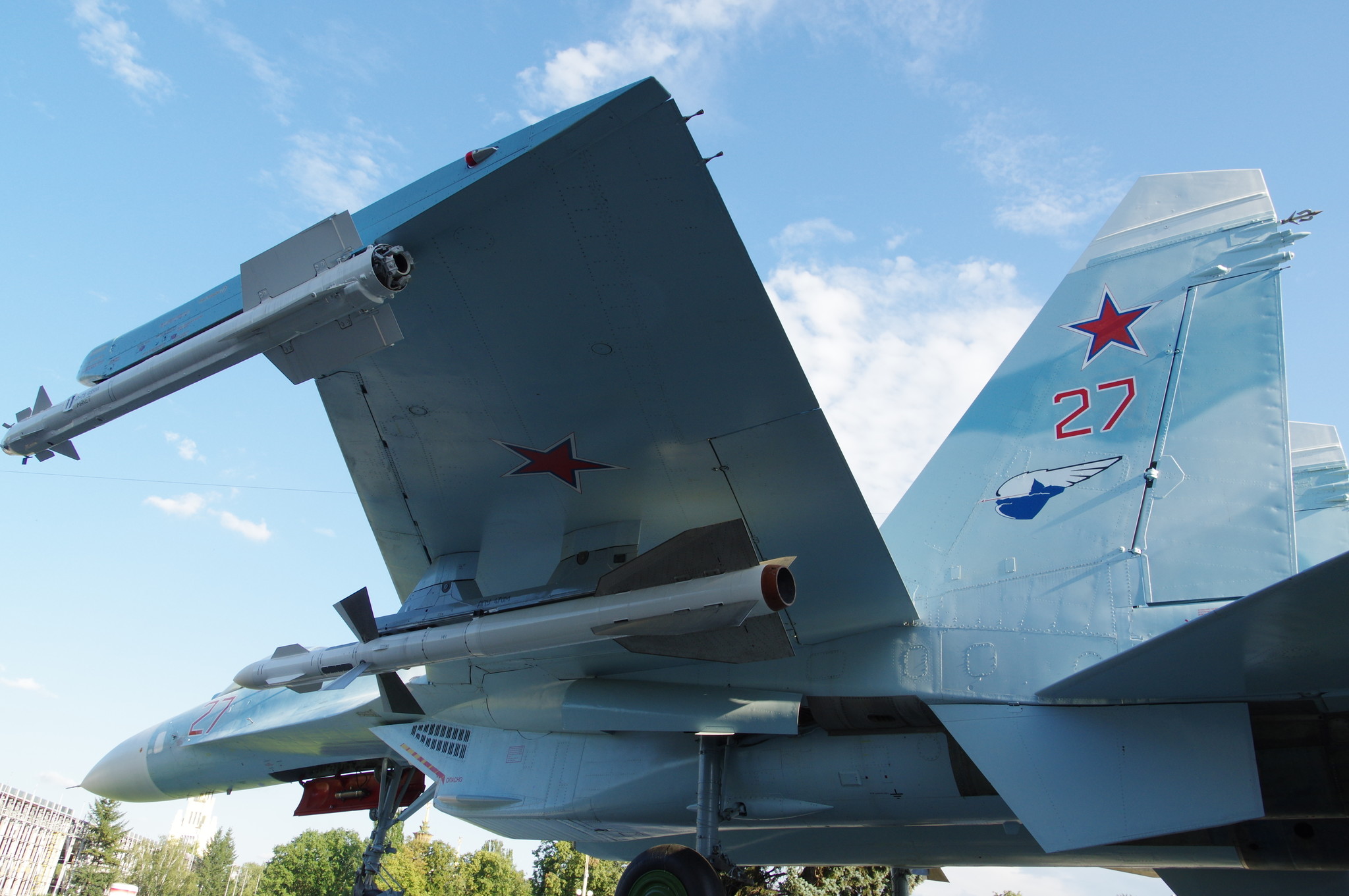 Всепогодный сверхзвуковой тяжёлый истребитель Су-27