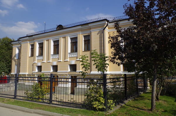 Здание жирафника Московского зоопарка