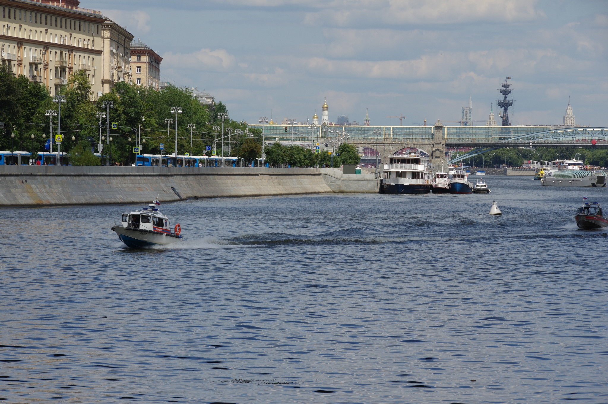 Московские спасатели на водных объектах