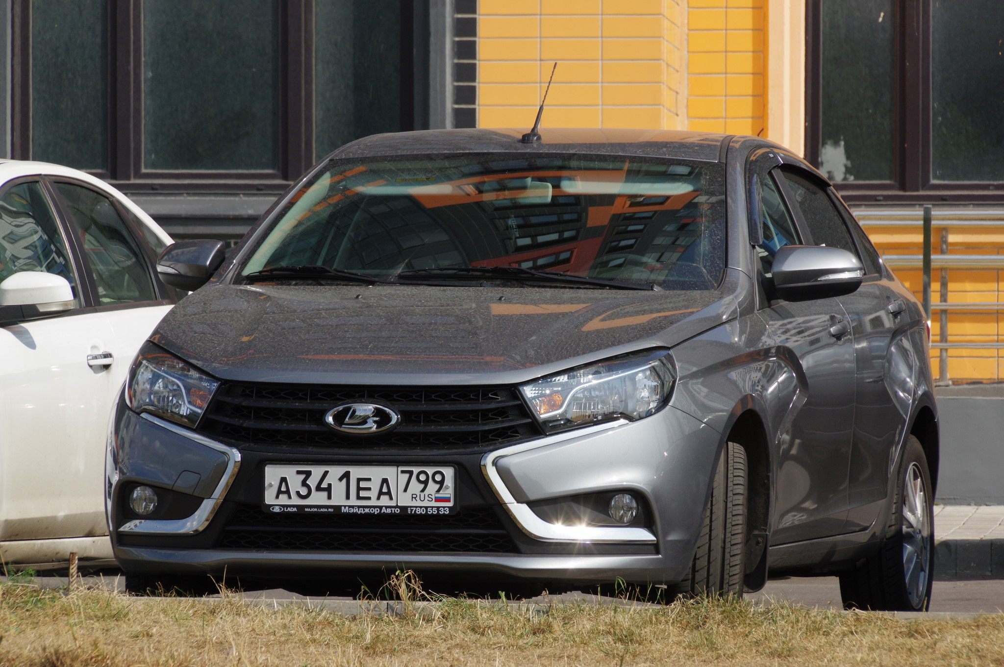 Автомобиль LADA