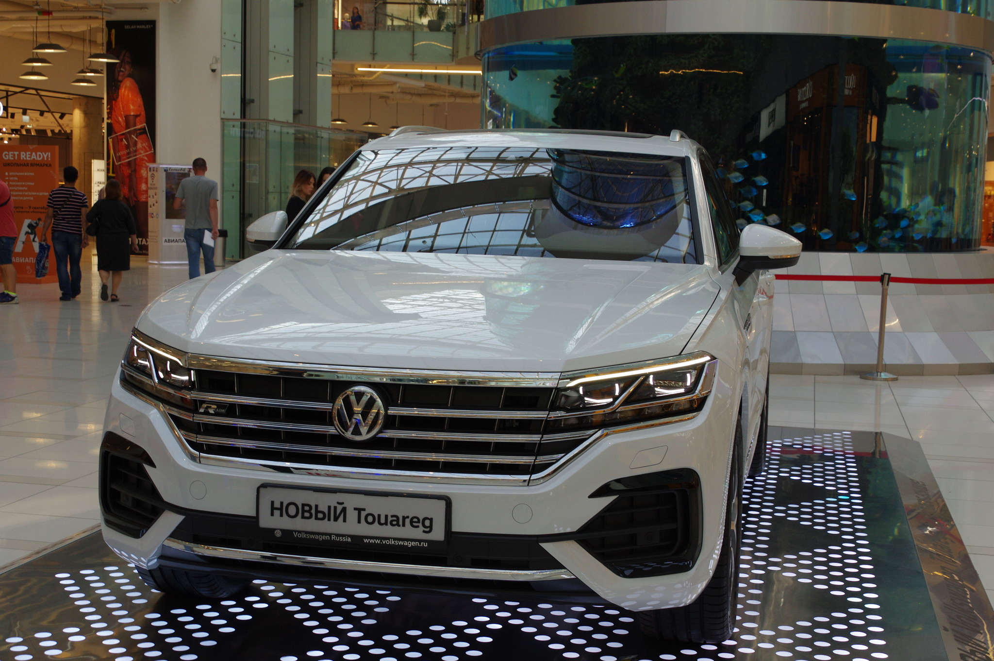 Автомобиль Volkswagen Touareg