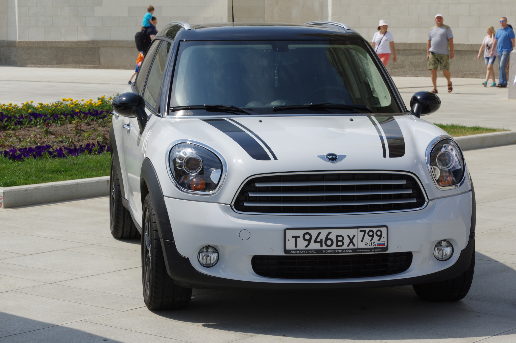 Автомобиль MINI