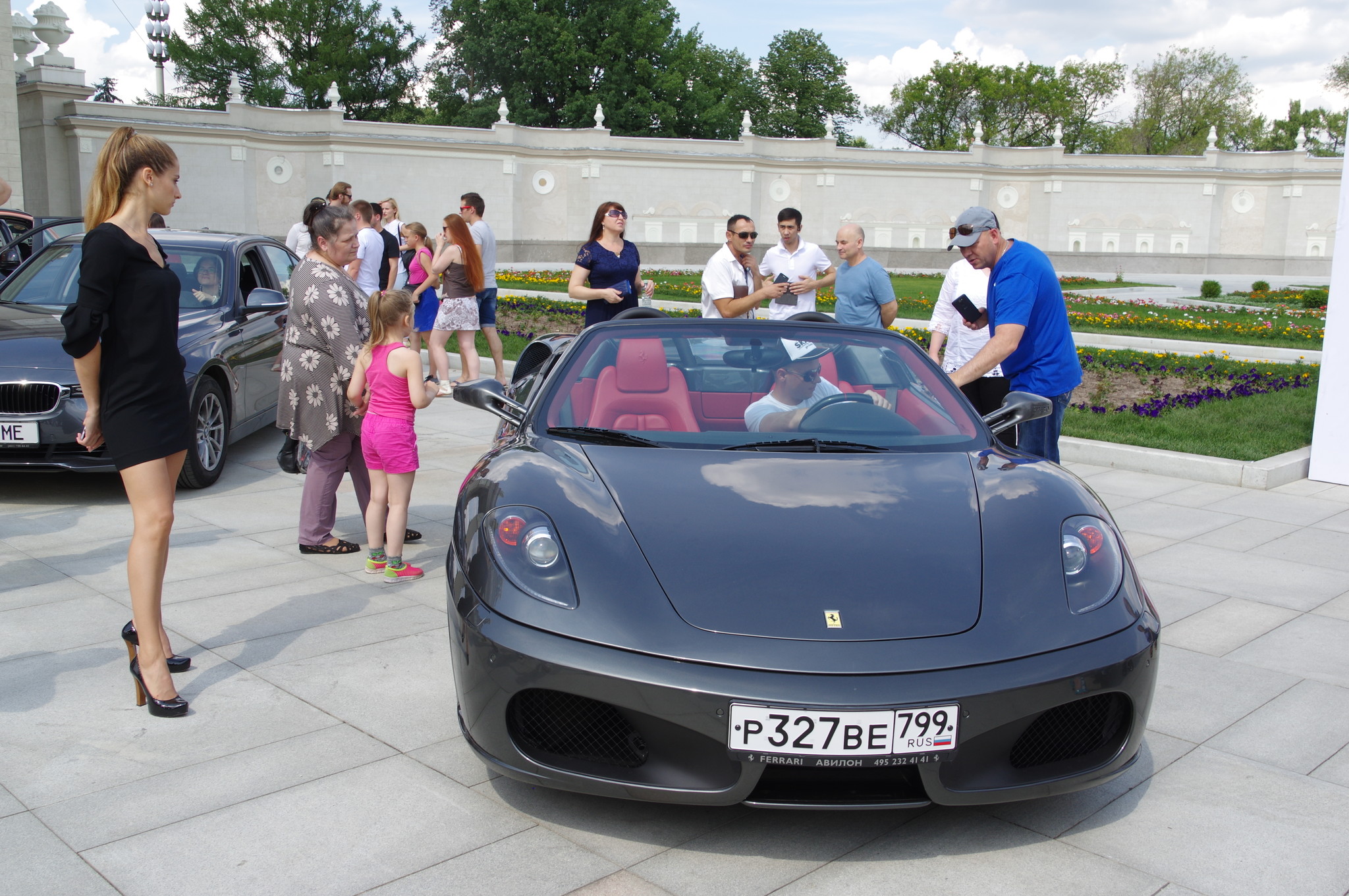 Автомобиль Ferrari