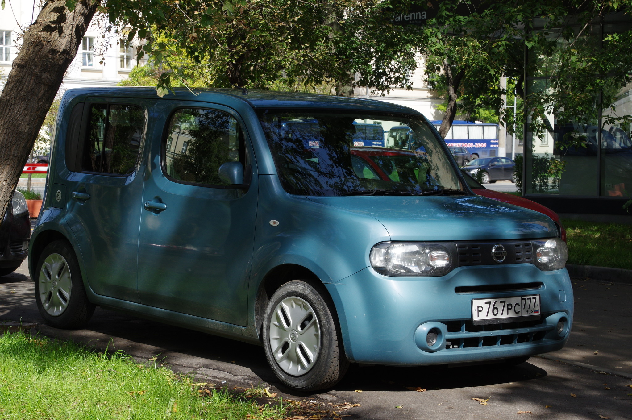 Автомобиль Nissan
