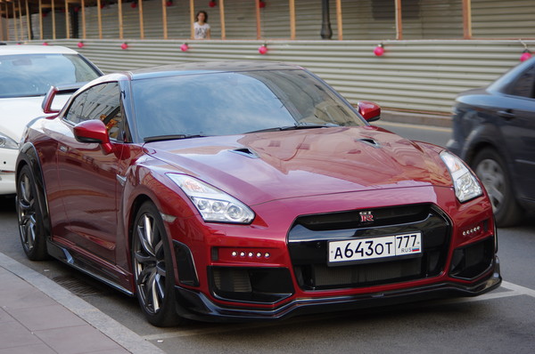 Автомобиль Nissan GT-R