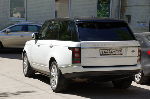 Автомобиль Range Rover