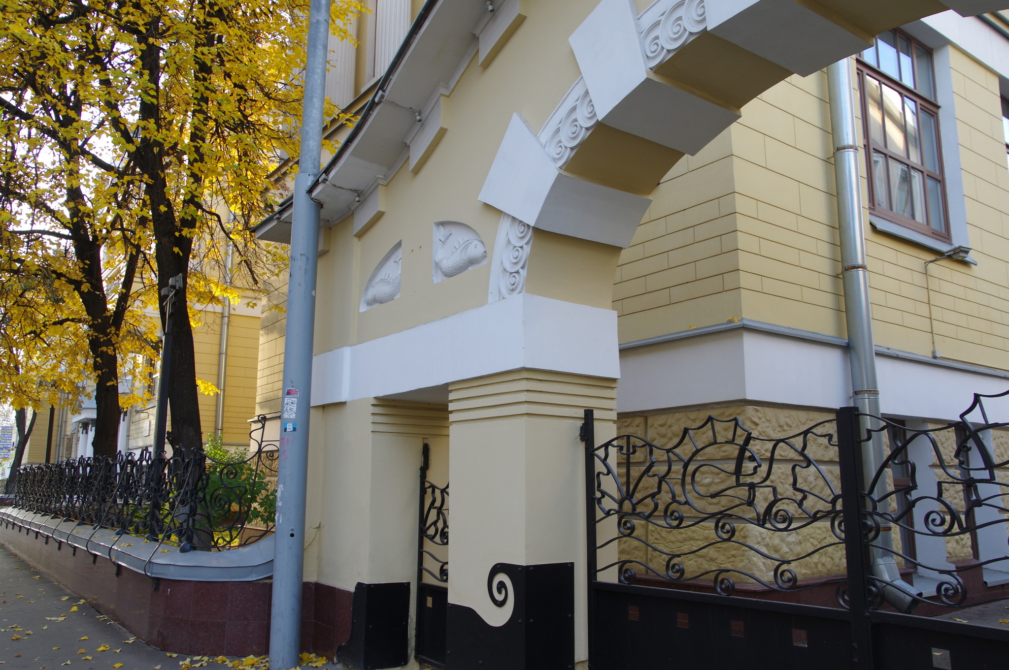 Место формирования 17-ой дивизии народного ополчения Москворецкого района. Здание Российского экономического университета имени Г.В. Плеханова (Стремянный переулок, дом 28)