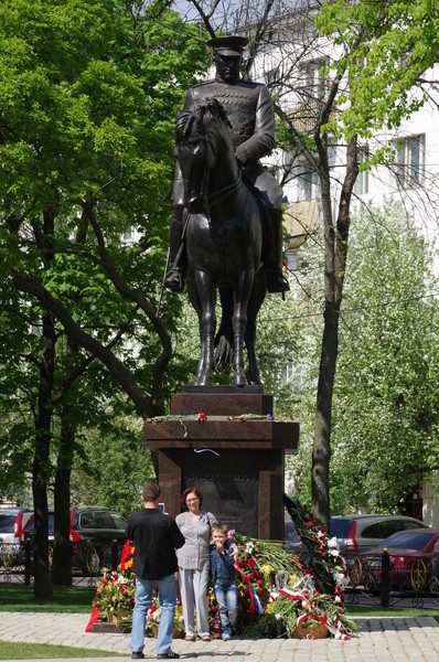 Памятник маршалу Советского Союза Константину Константиновичу Рокоссовскому в Москве