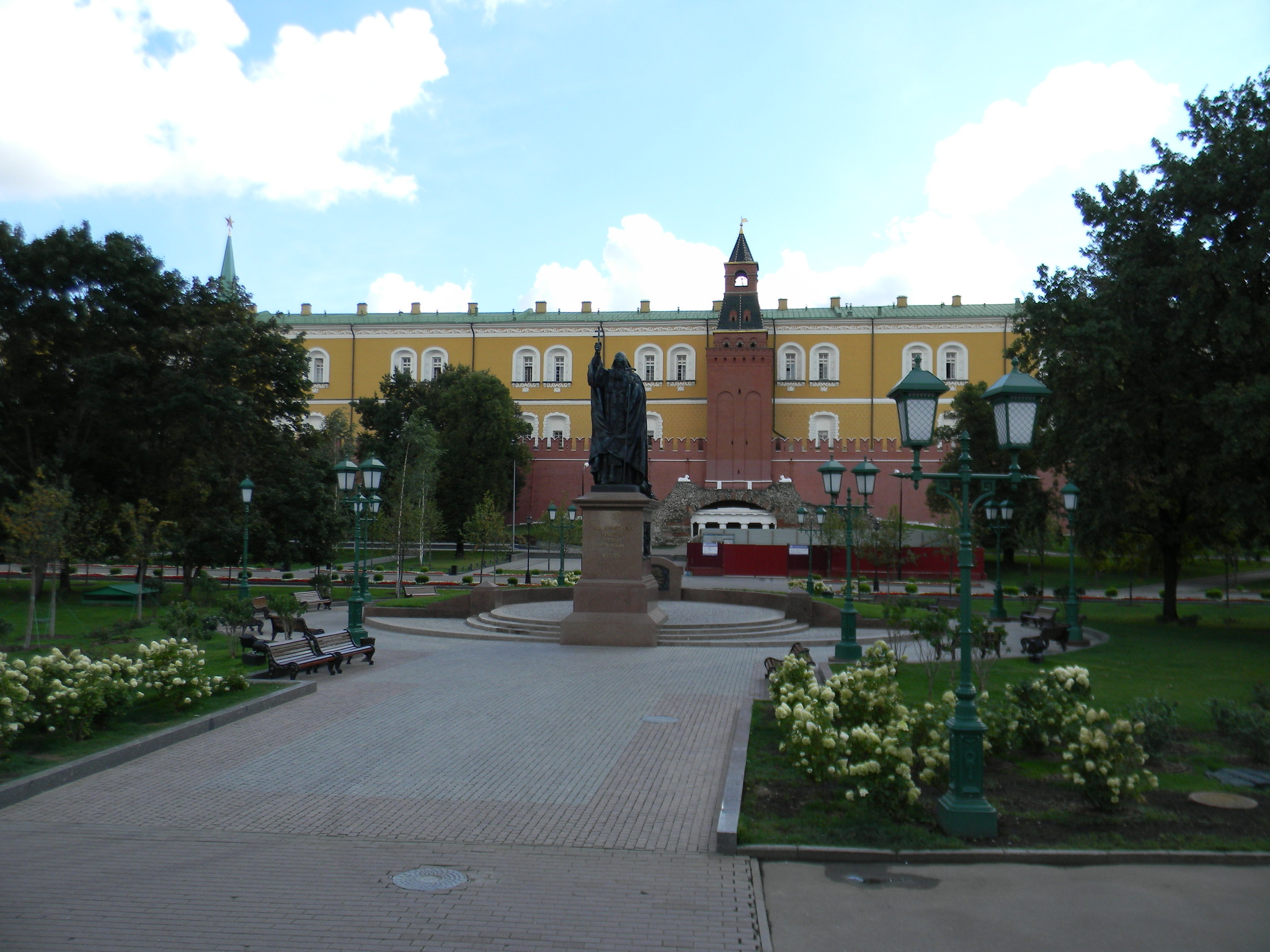 Памятник Патриарху Гермогену (Ермогену) в Александровском саду