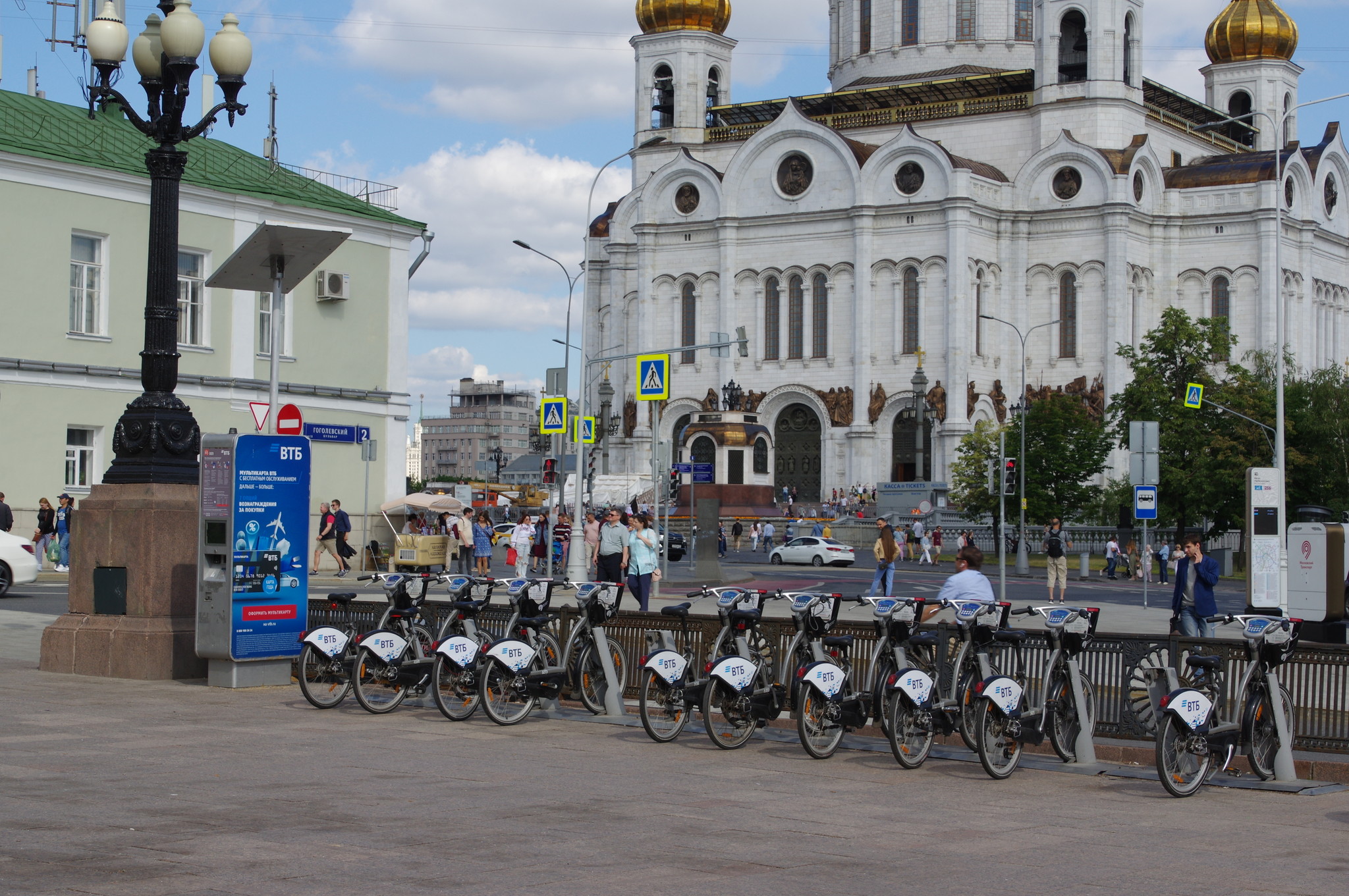Велобайк у станции метро «Кропоткинская»