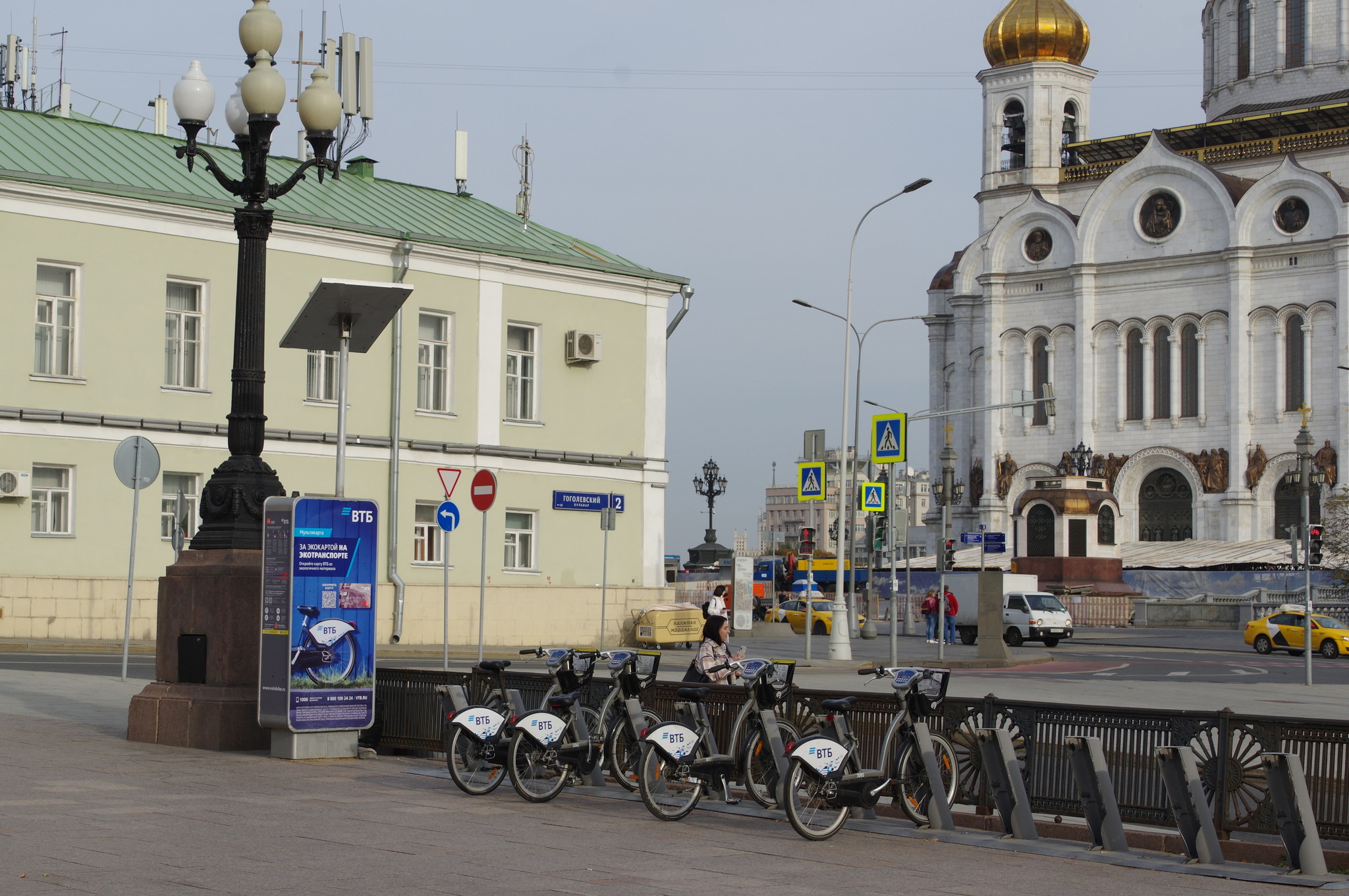 Станция велопроката № 001 (станция метро «Кропоткинская»)