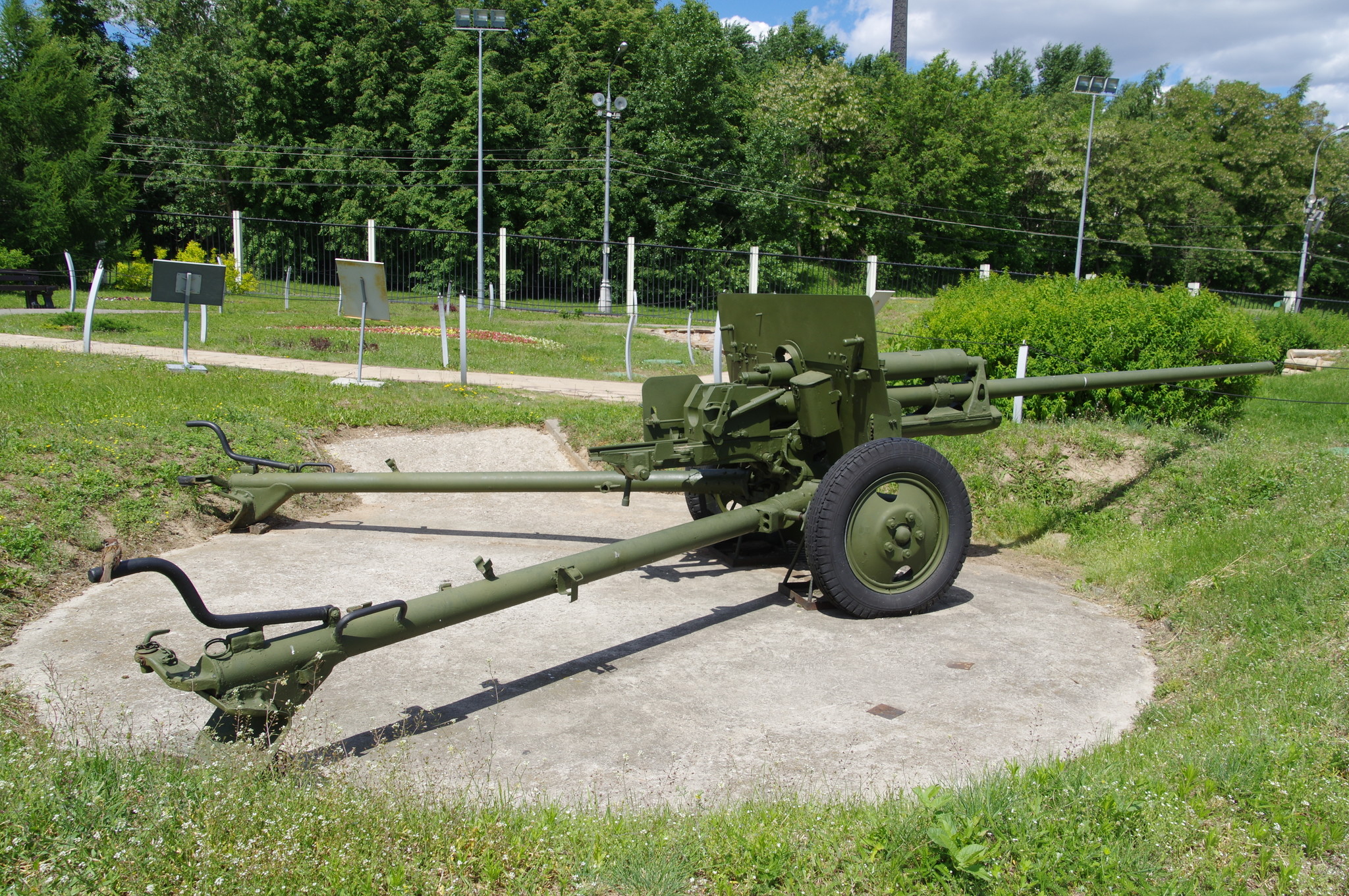 57-мм противотанковая пушка обр. 1943 г. (ЗИС-2). Центральный музей Великой Отечественной войны 1941-1945 гг.