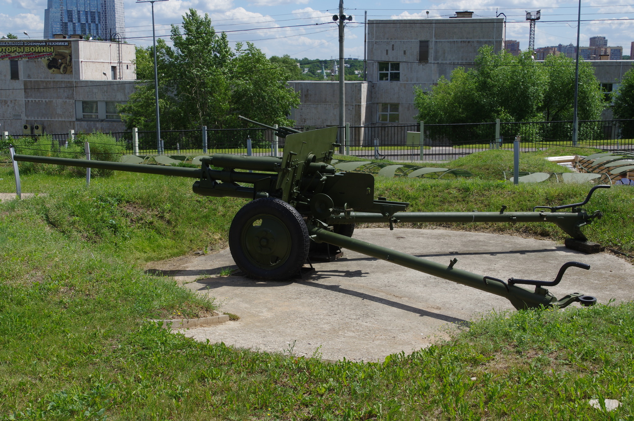 57-мм противотанковая пушка обр. 1943 г. (ЗИС-2). Центральный музей Великой Отечественной войны 1941-1945 гг.