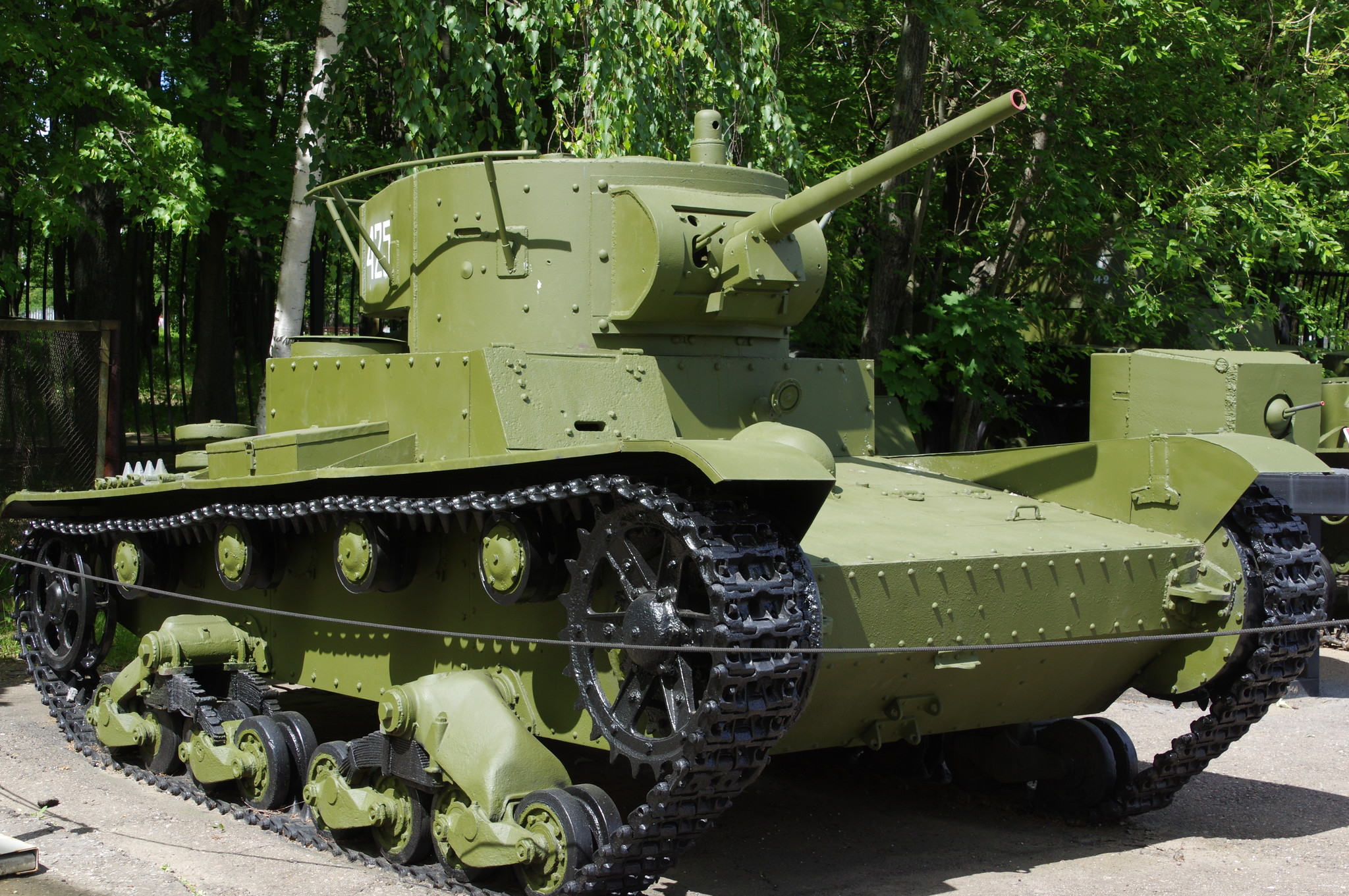 Лёгкий танк Т-26 с цилиндрической башней 1933-1938 годов выпуска в экспозиции Центрального музея Великой Отечественной войны 1941-1945 гг.