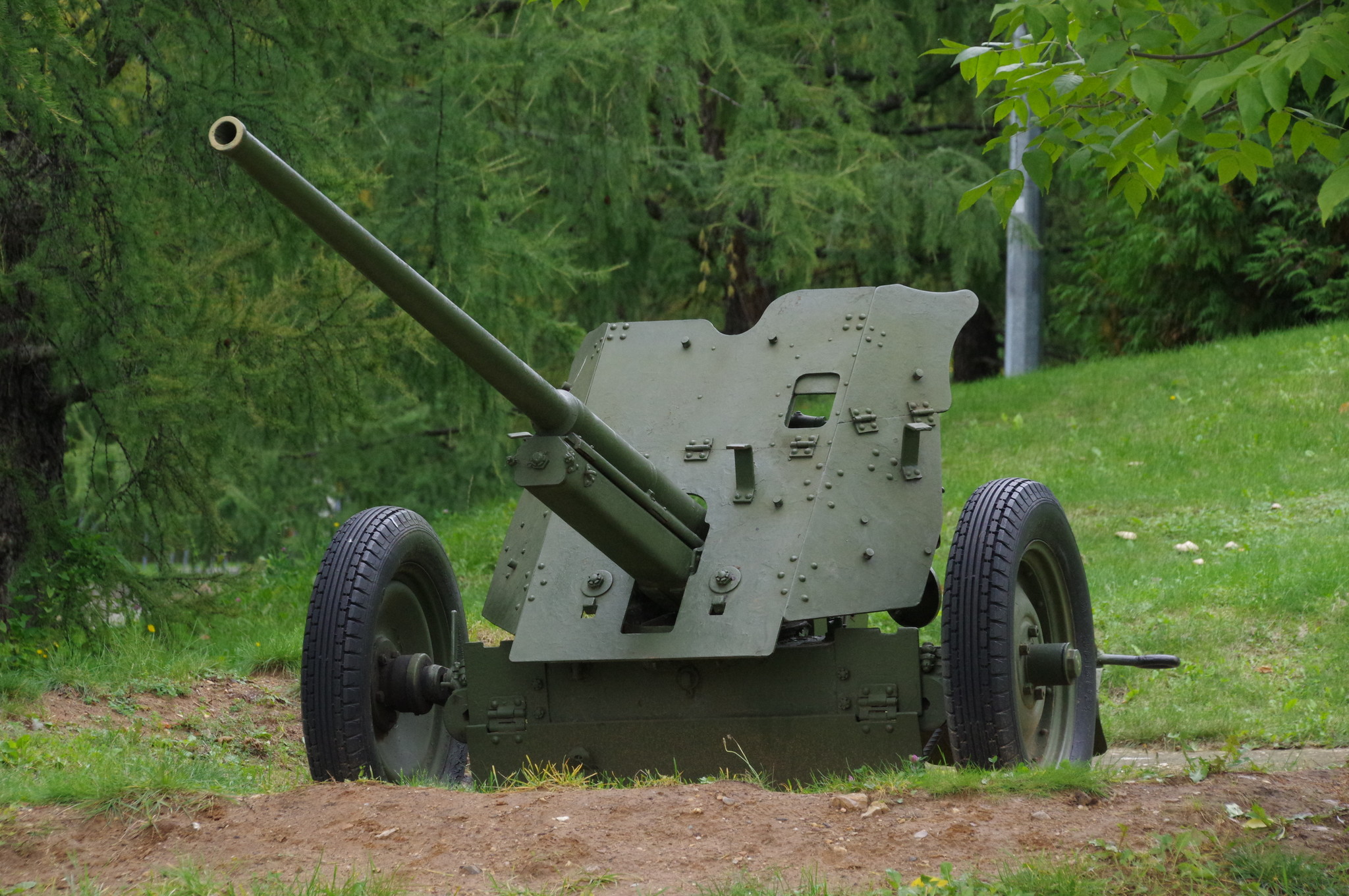 45-мм противотанковая пушка М-42 образца 1942 года в экспозиции Центрального музея Великой Отечественной войны 1941-1945 гг.