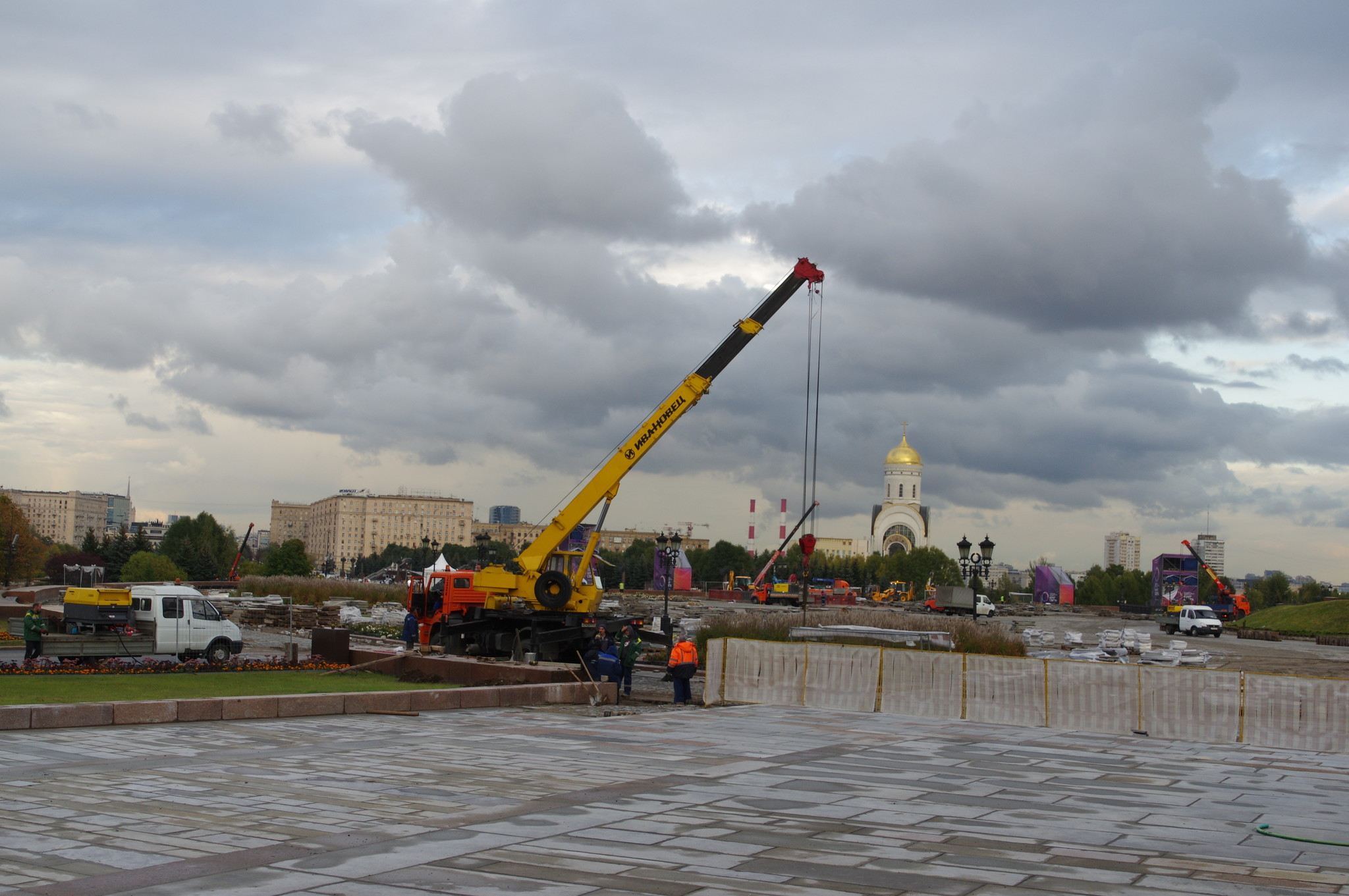Работы по благоустройству в Парке Победы на Поклонной горе