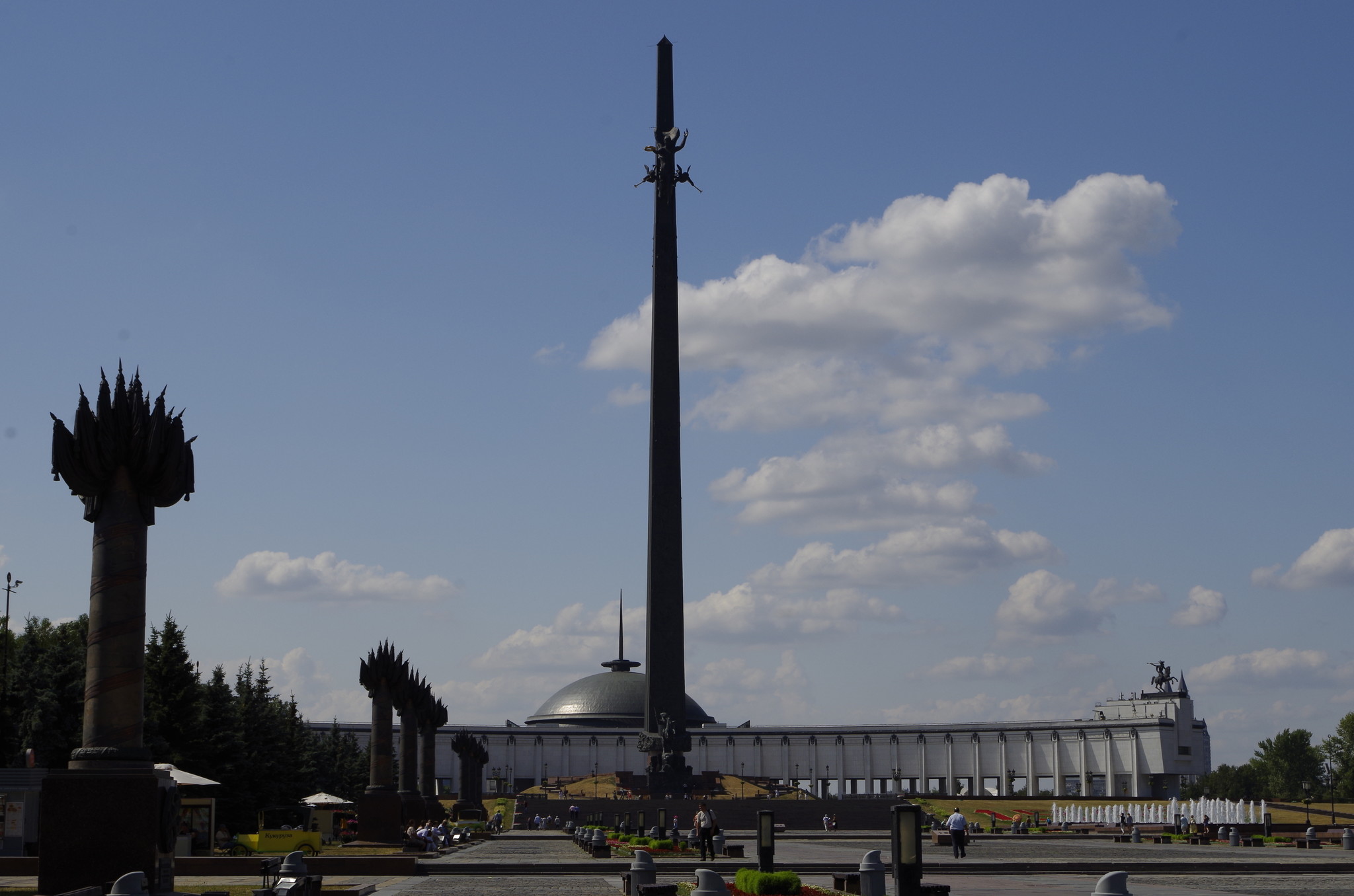 Главная аллея Парка Победы