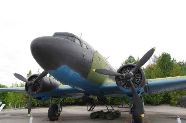 Военно-транспортный самолёт Ли-2
