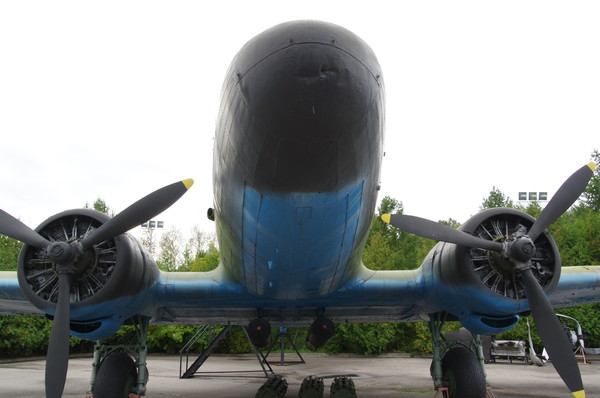 Военно-транспортный самолёт Ли-2