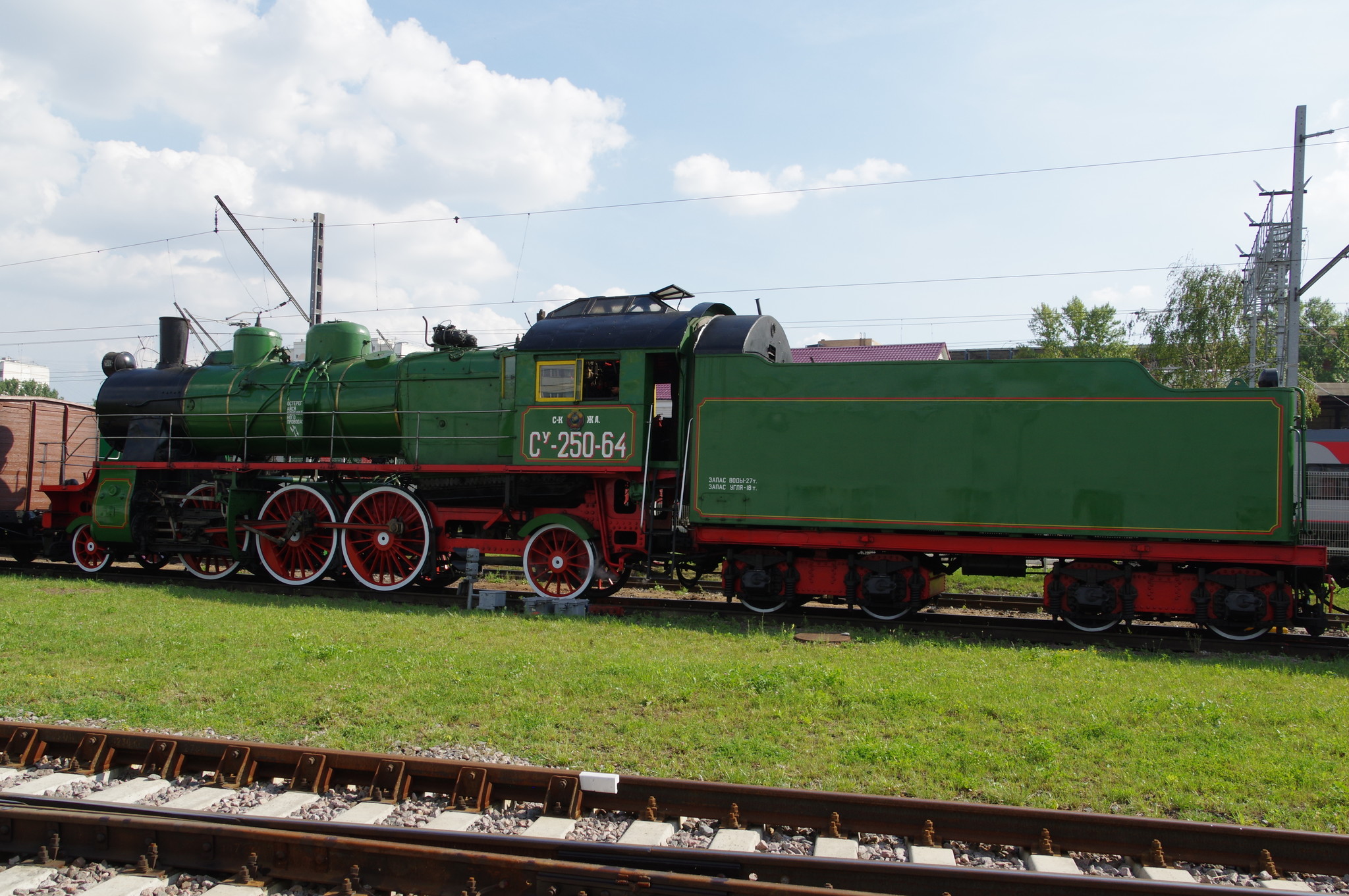 Пассажирский паровоз Су-250-64
