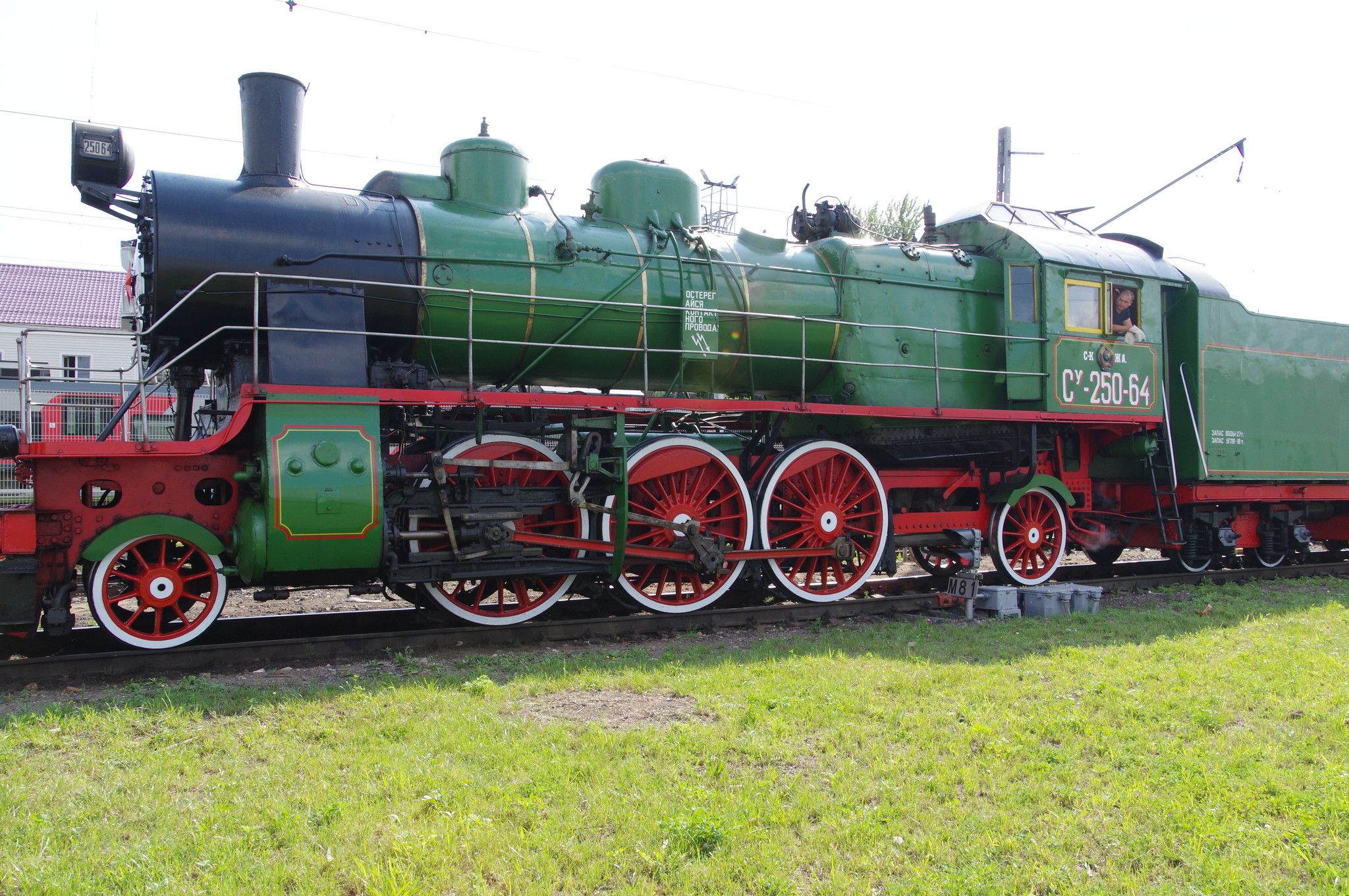Пассажирский паровоз Су-250-64