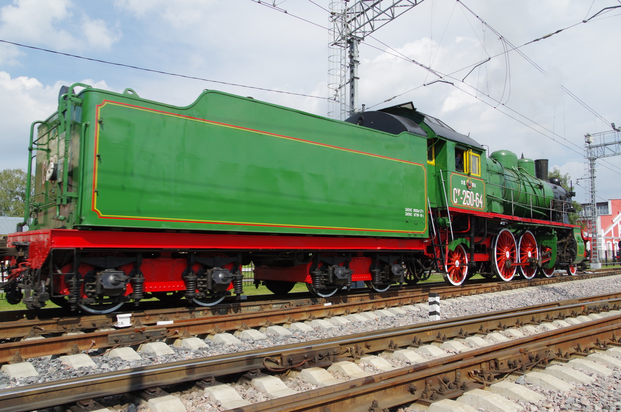 Пассажирский паровоз Су-250-64