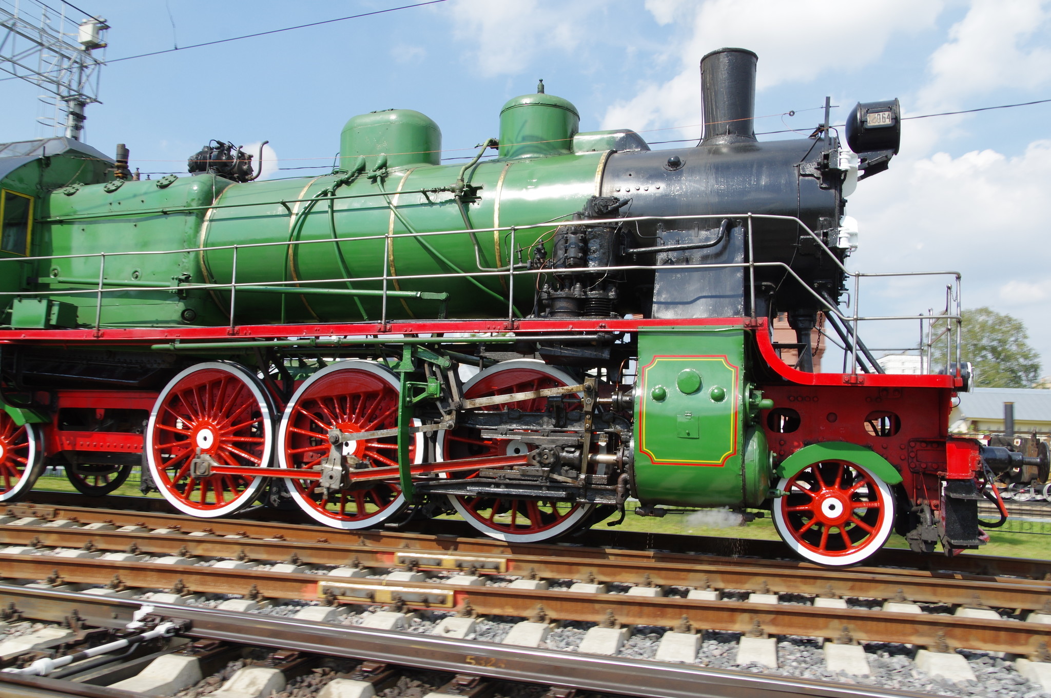 Пассажирский паровоз Су-250-64