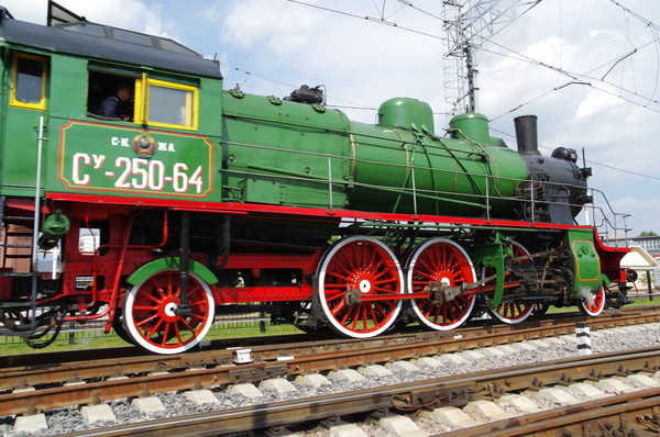 Пассажирский паровоз Су-250-64