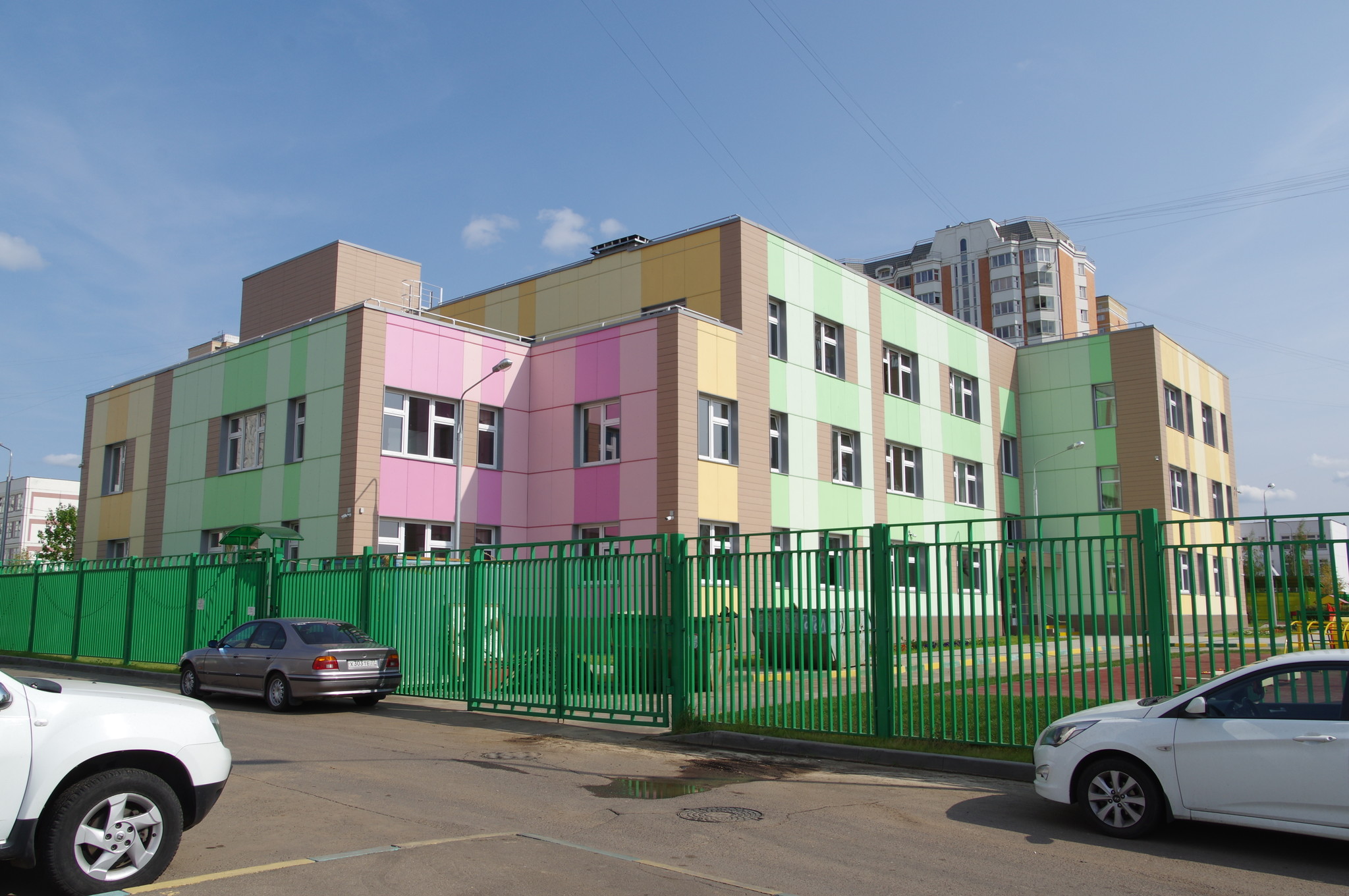 Трёхэтажное здание детского сада, на 200 детей (Дмитровское шоссе, вл. 165, корп. 5)