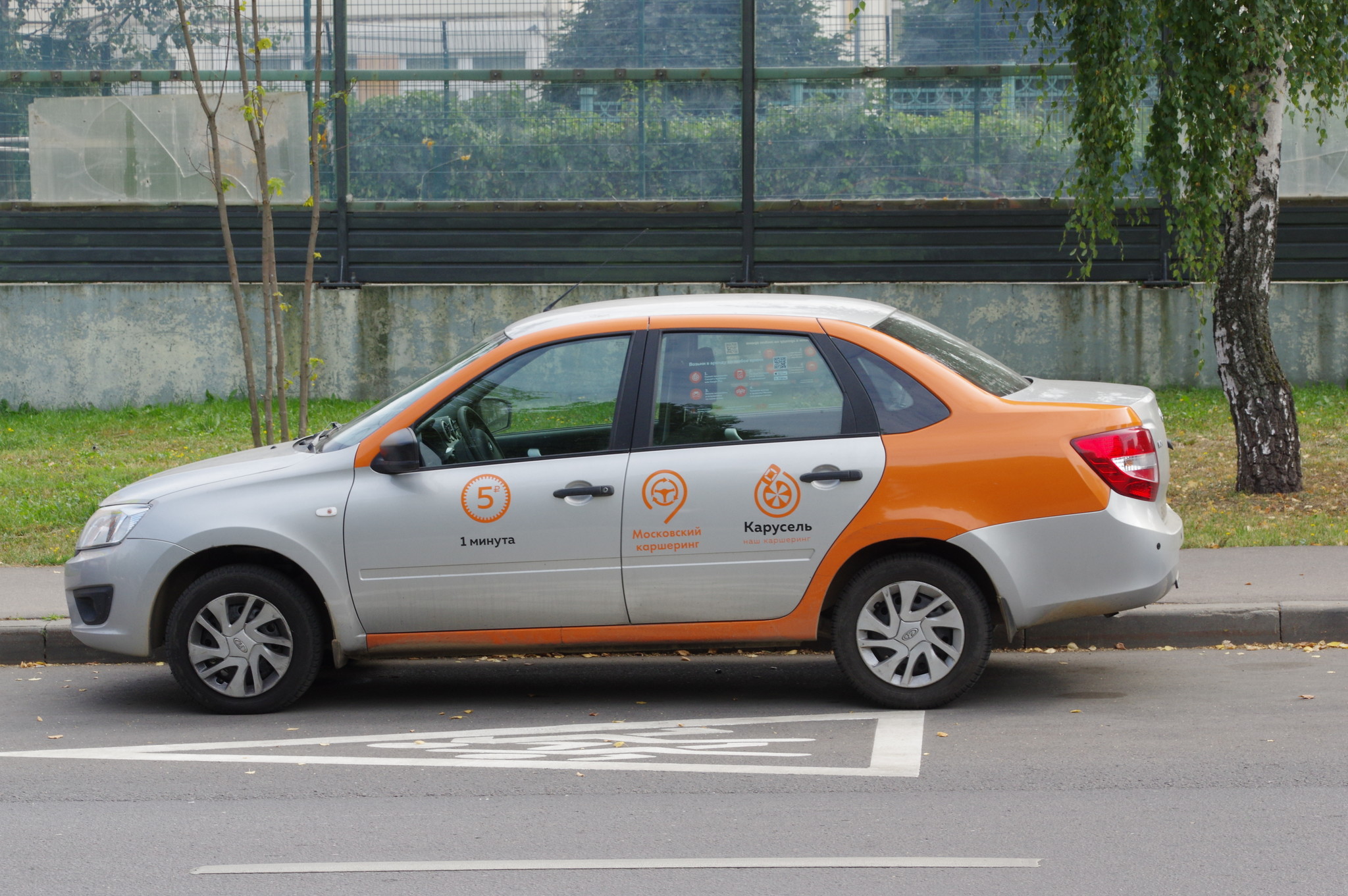 Автомобиль LADA Granta Московского крашенина на 9-ой Северной линии