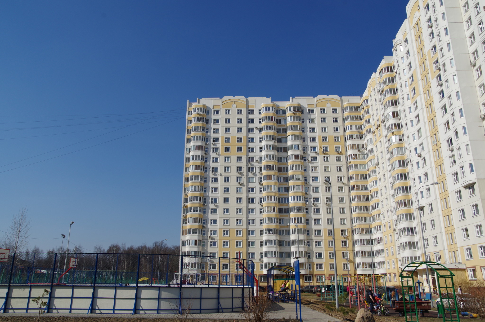 Дворовая спортивная площадка (9-я Северная линия, дом 1, корпус 3)