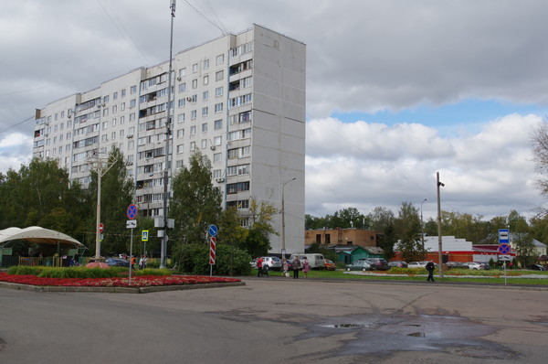 Остановка «9-я Северная линия» автобуса маршрута № 836 в 4-ом микрорайоне Северного
