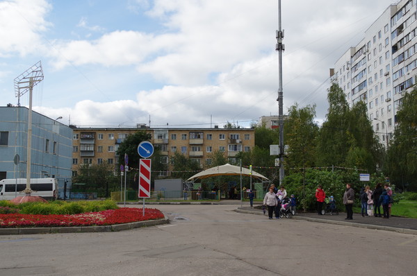 Остановка «9-я Северная линия» автобуса маршрута № 836 в 4-ом микрорайоне Северного