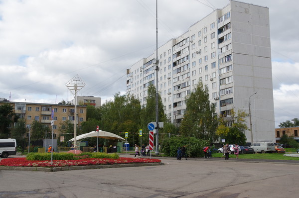 Остановка «9-я Северная линия» автобуса маршрута № 836 в 4-ом микрорайоне Северного