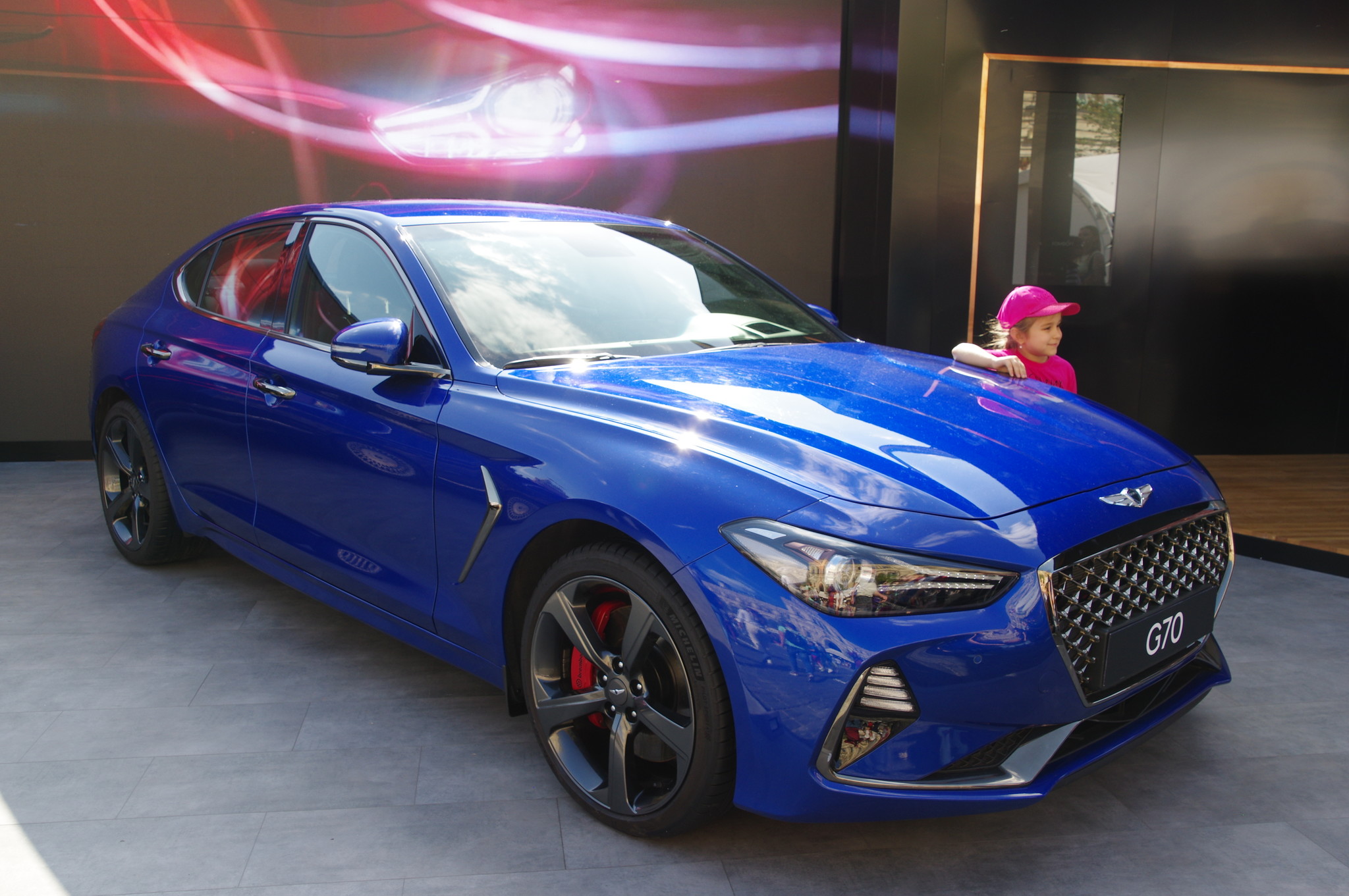 Автомобиль Genesis G70