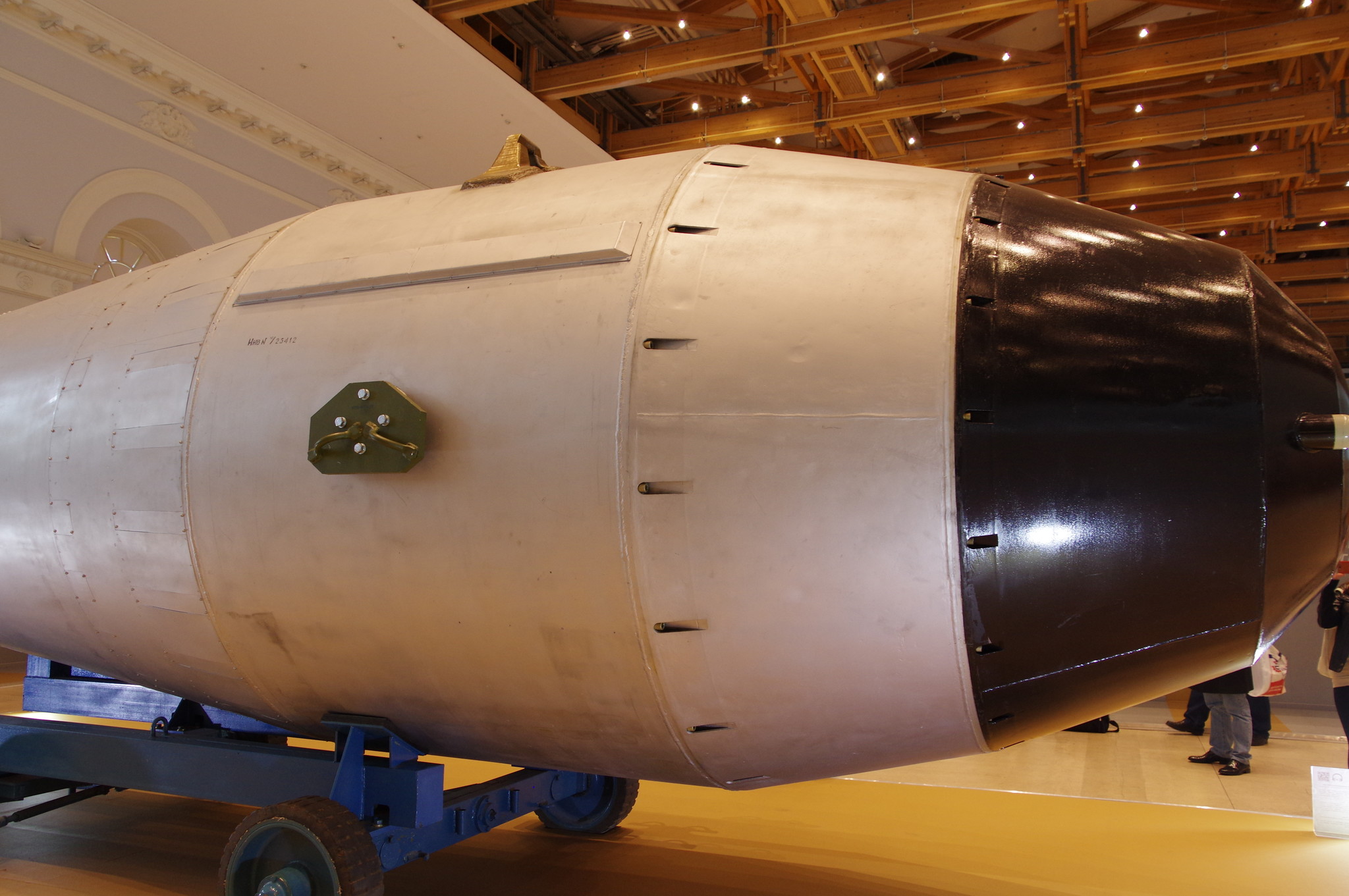Какая бомба мощнее водородной. Термоядерная Авиационная бомба ан602. Царь-бомба (ан602) – 58 мегатонн. Ан602 царь-бомба Курчатов. Царь-бомба ан602 58 мегатонн СССР.
