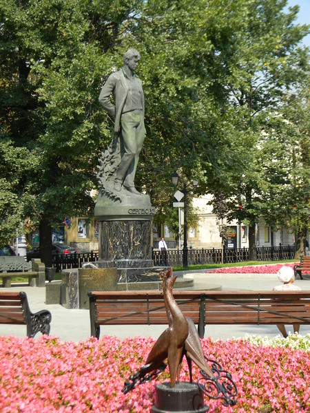 Памятник Сергею Есенину на Тверском бульваре в Москве