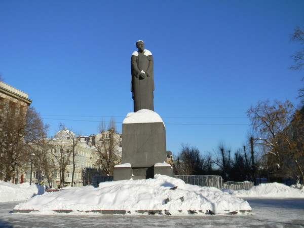 Памятник Клименту Аркадьевичу Тимирязеву установлен на Тверском бульваре у площади Никитские Ворота