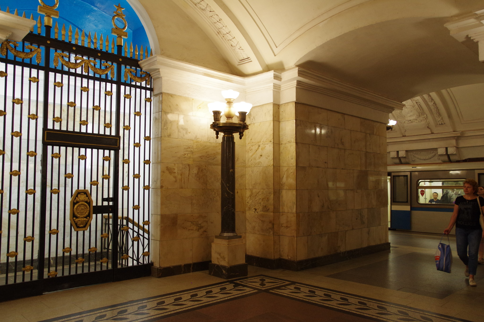 Станция «Октябрьская» Кольцевой линии Московского метрополитена
