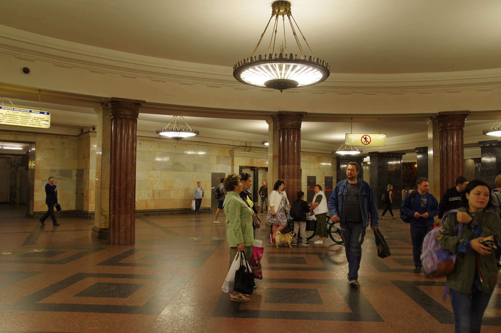 Станция «Курская» Кольцевой линии Московского метрополитена