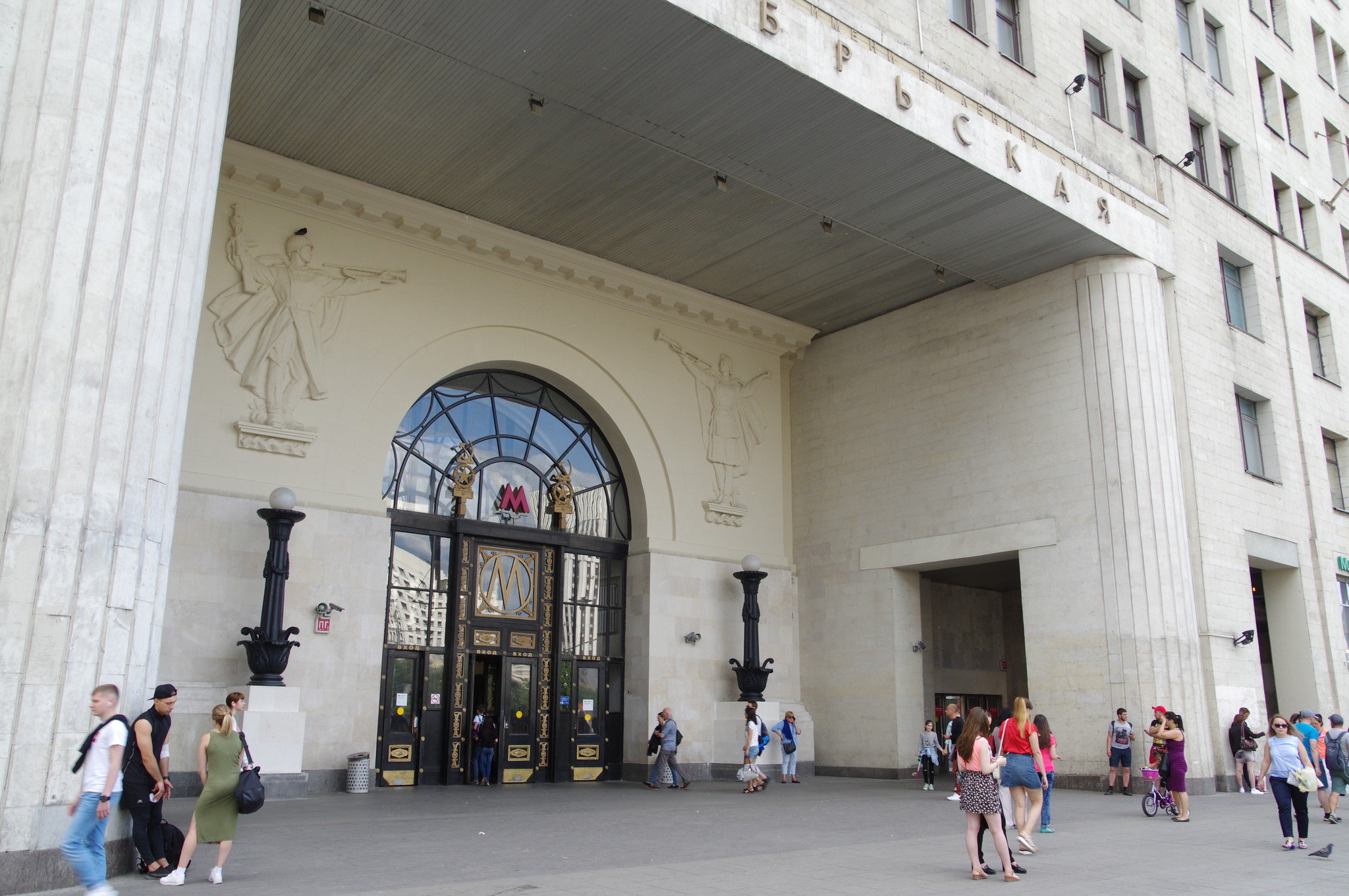 Станция «Октябрьская» Кольцевой линии Московского метрополитена