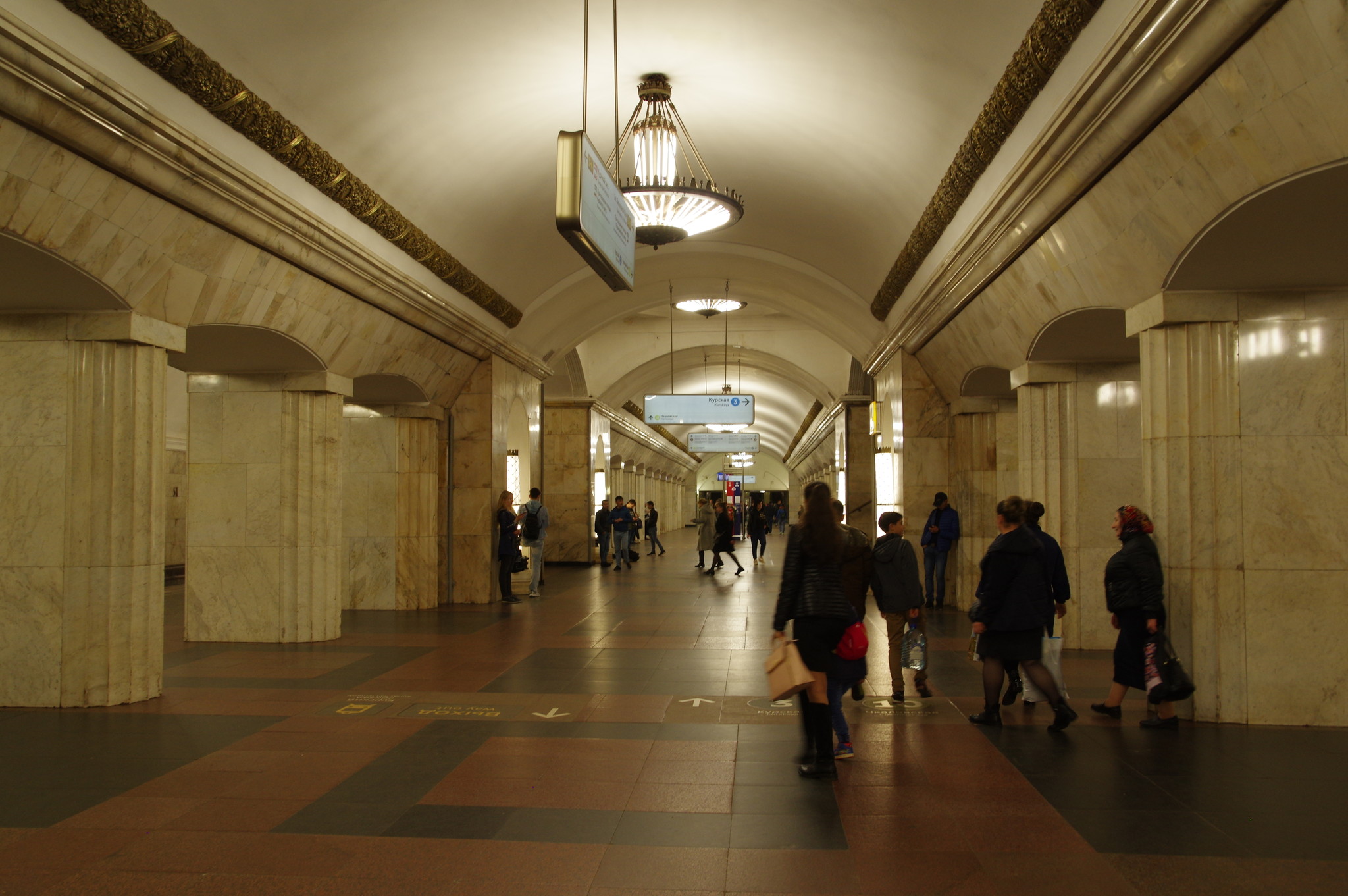 Станция «Курская» Кольцевой линии Московского метрополитена