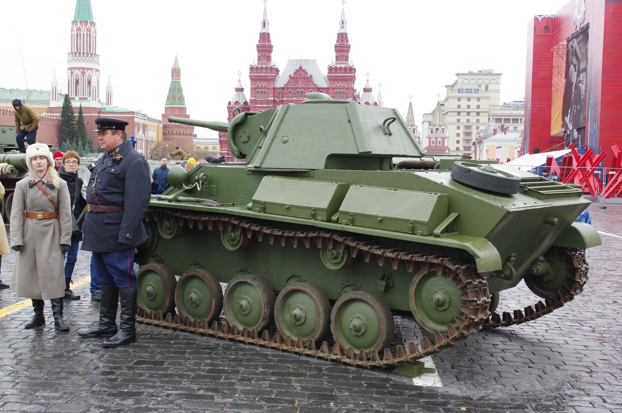 Лёгкий танк Т-70 на Красной площади