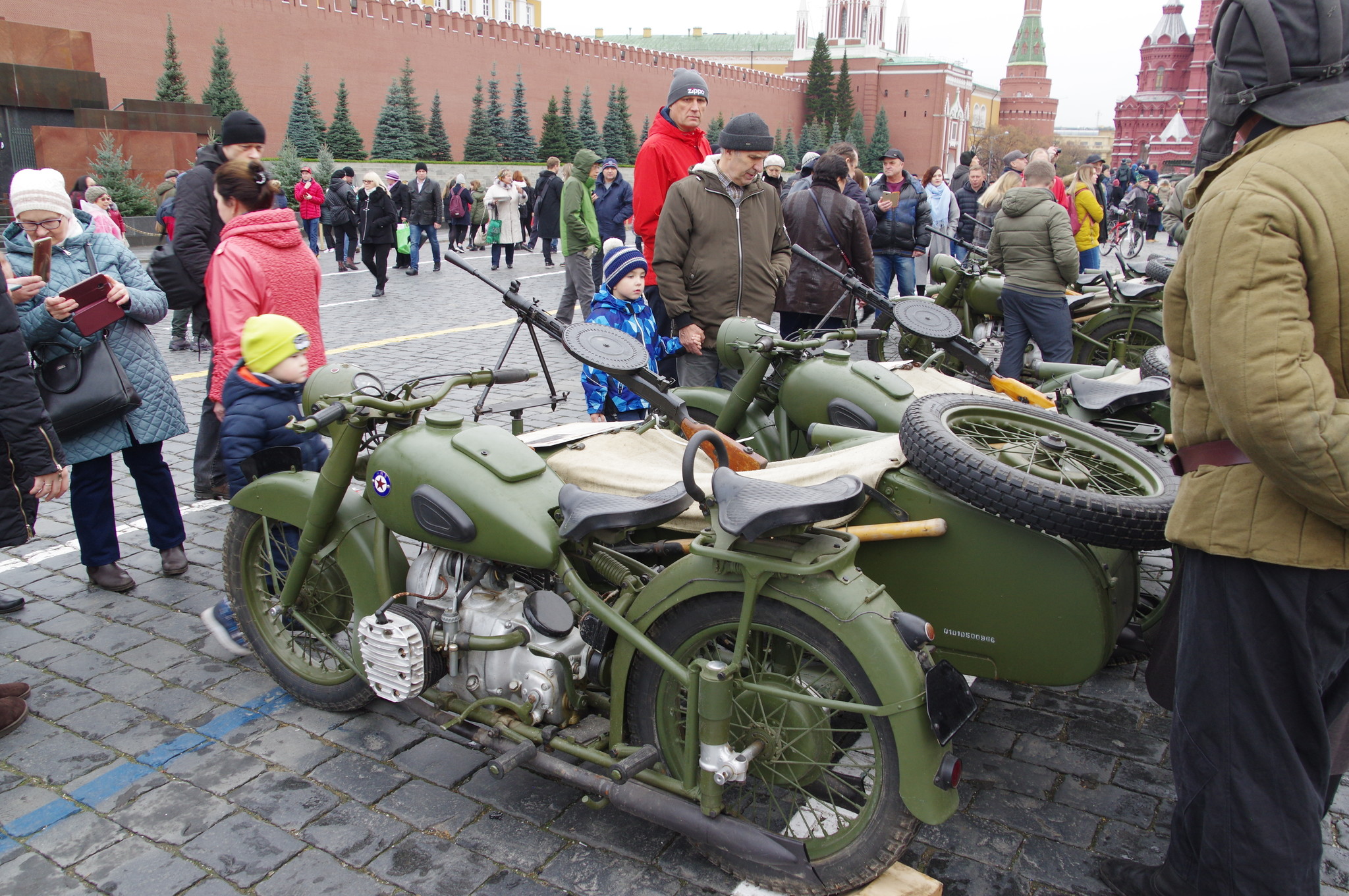 Ручные пулемёты ДП на мотоциклах М-72
