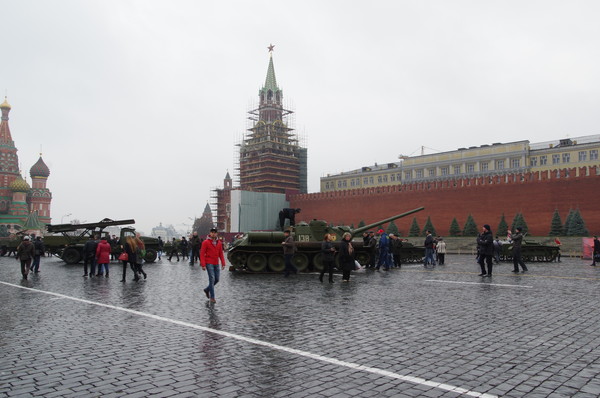 Самоходная артиллерийская установка СУ-100 на Красной площади