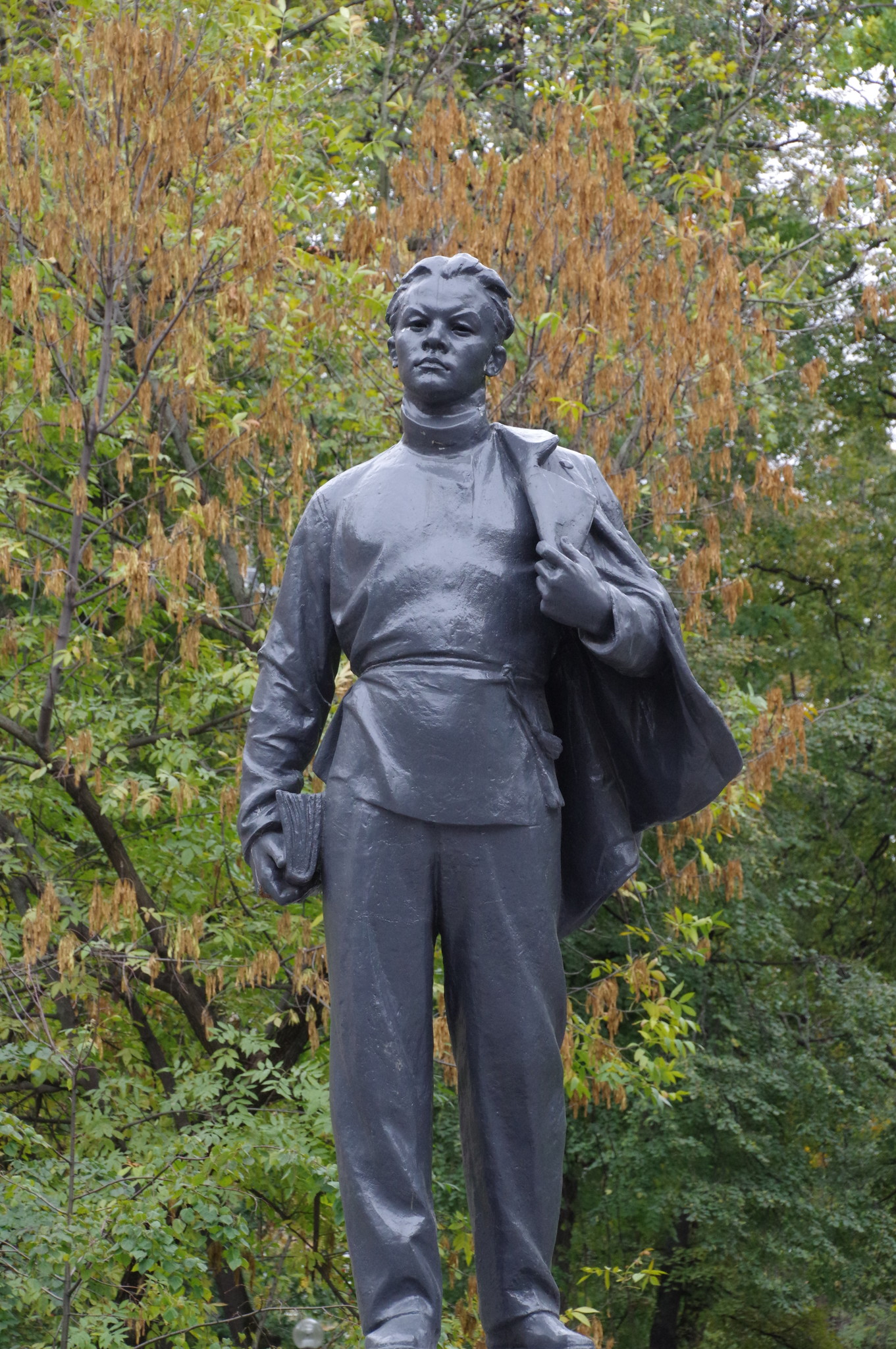 Памятник «Ленин-гимназист» (переулок Огородная слобода, дом 6)