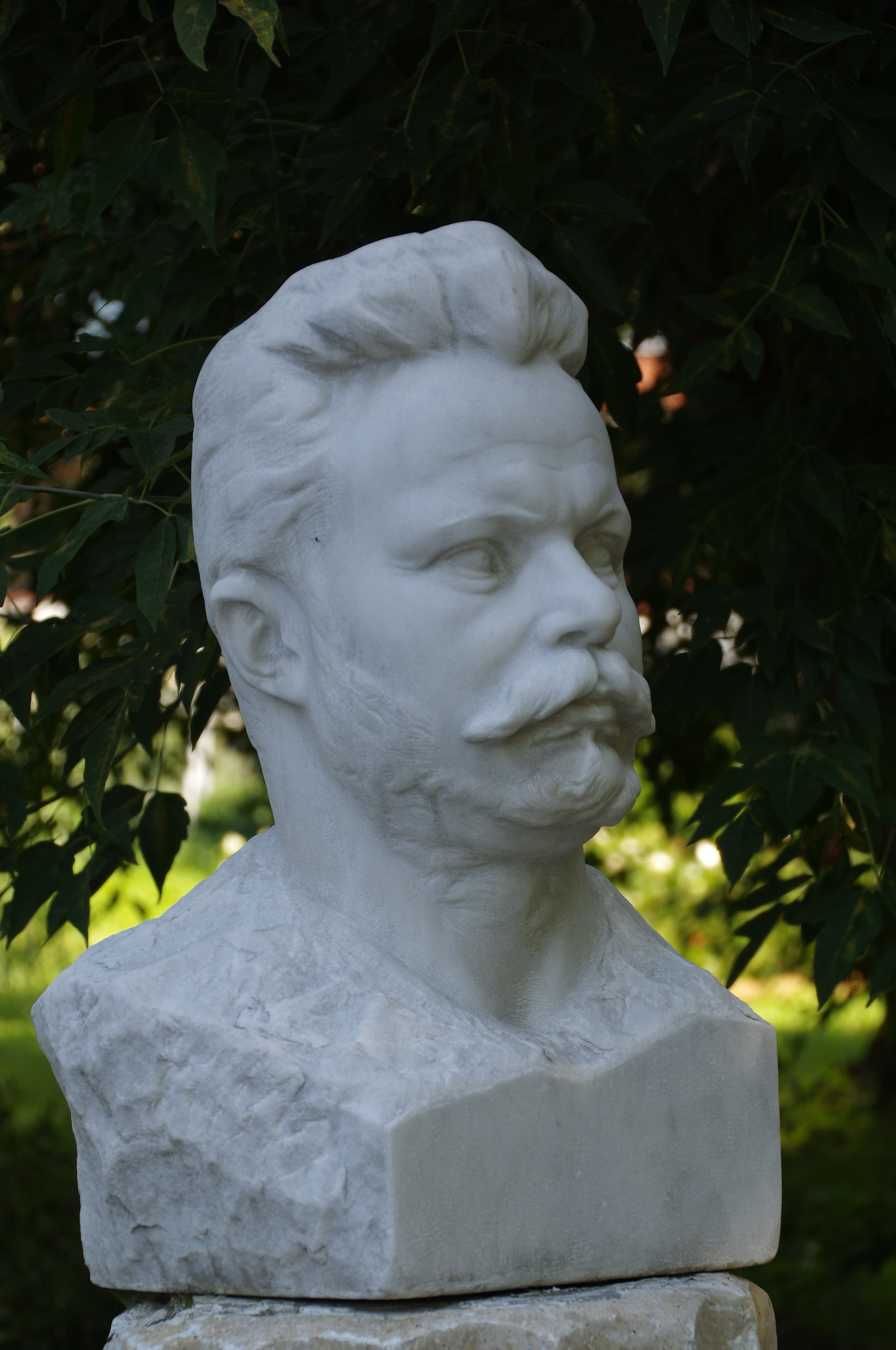 Портрет Михаила Васильевича Фрунзе. Виленский З.М. 1947 г. Мрамор. Парк искусств «Музеон»