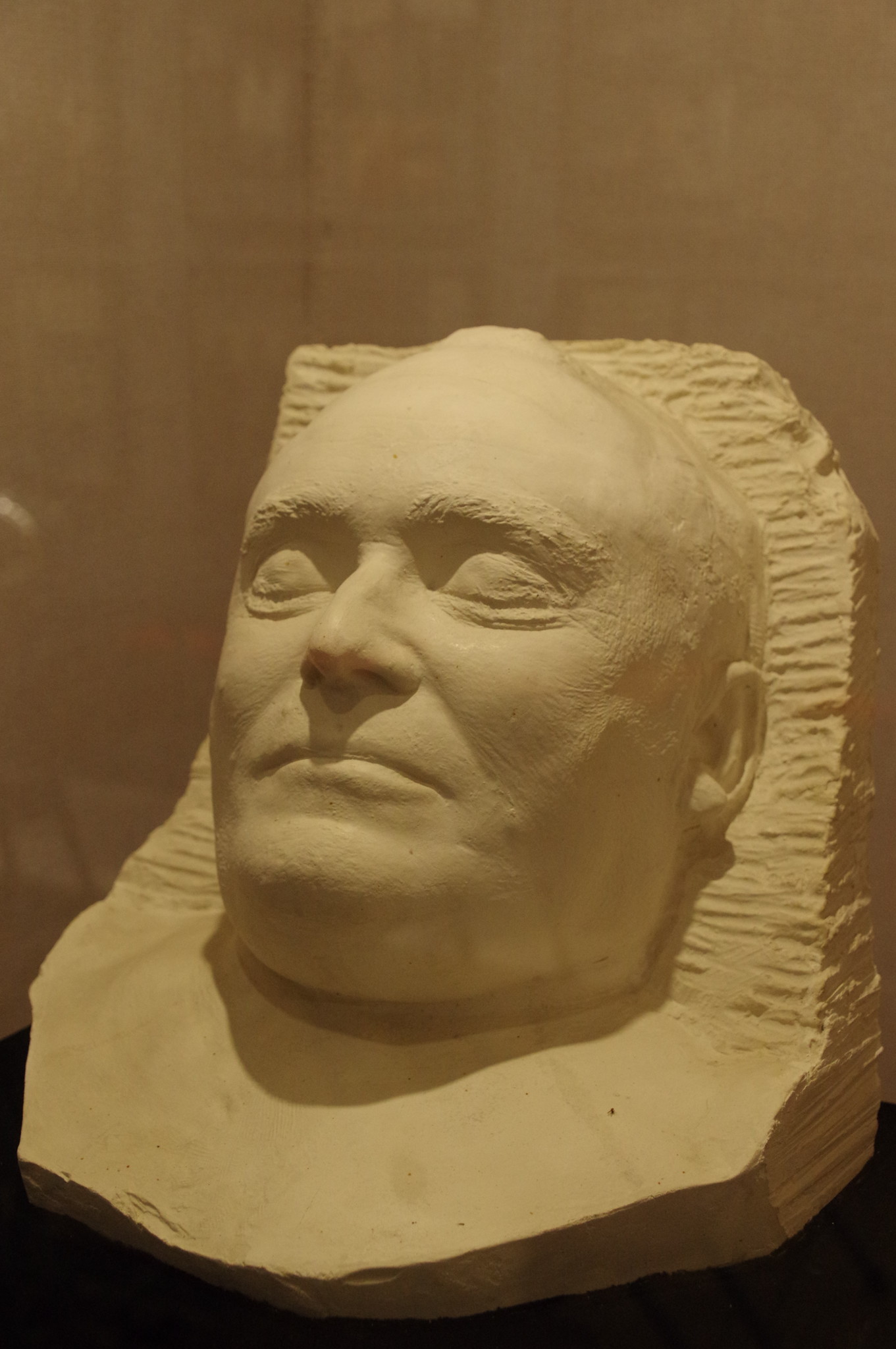 Посмертная маска Сергея Павловича Королёва (гипс) в Мемориальном доме-музее академика С.П. Королёва