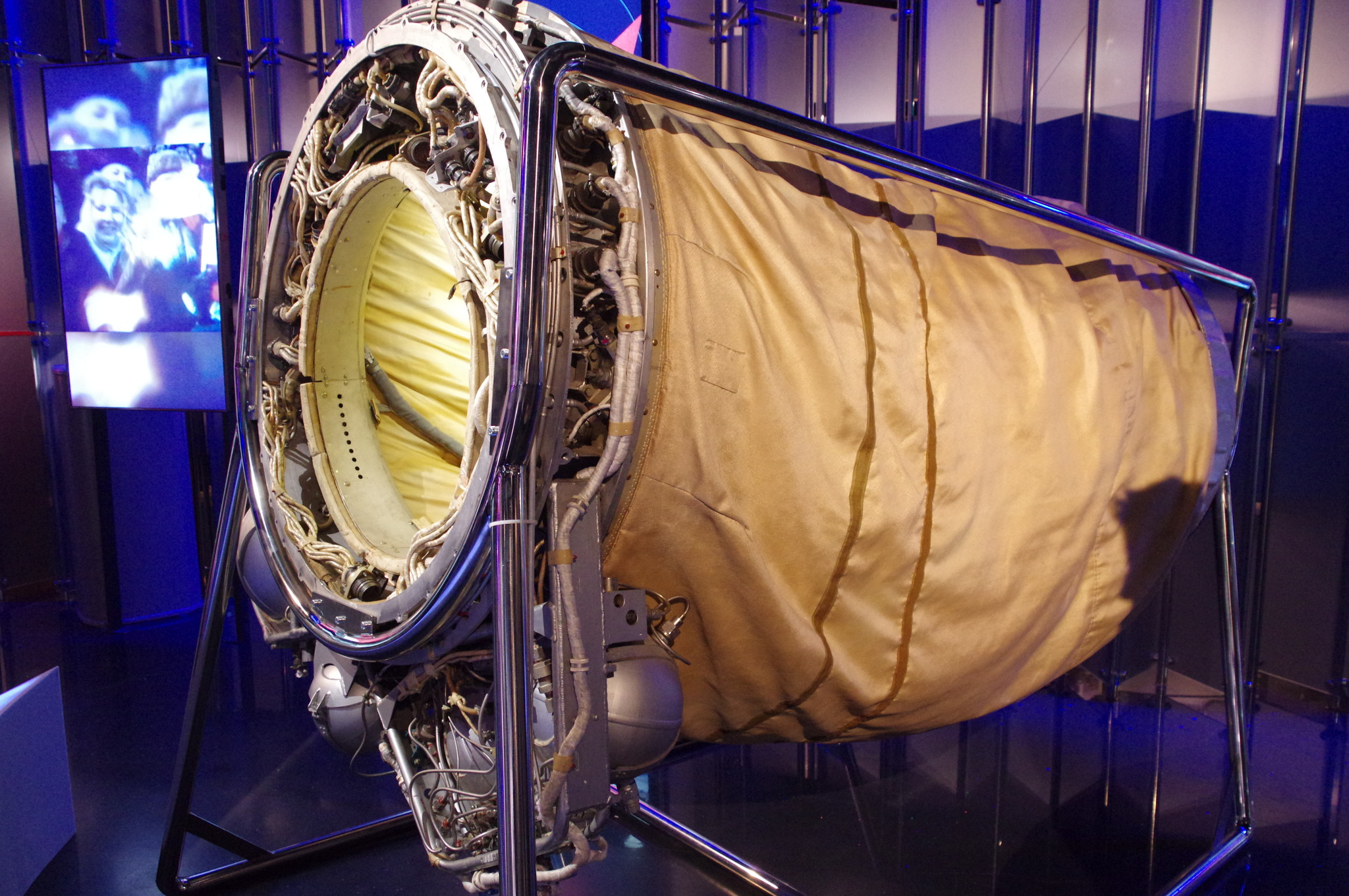 Шлюзовая камера космического корабля «Восход-2» в Музее Космонавтики