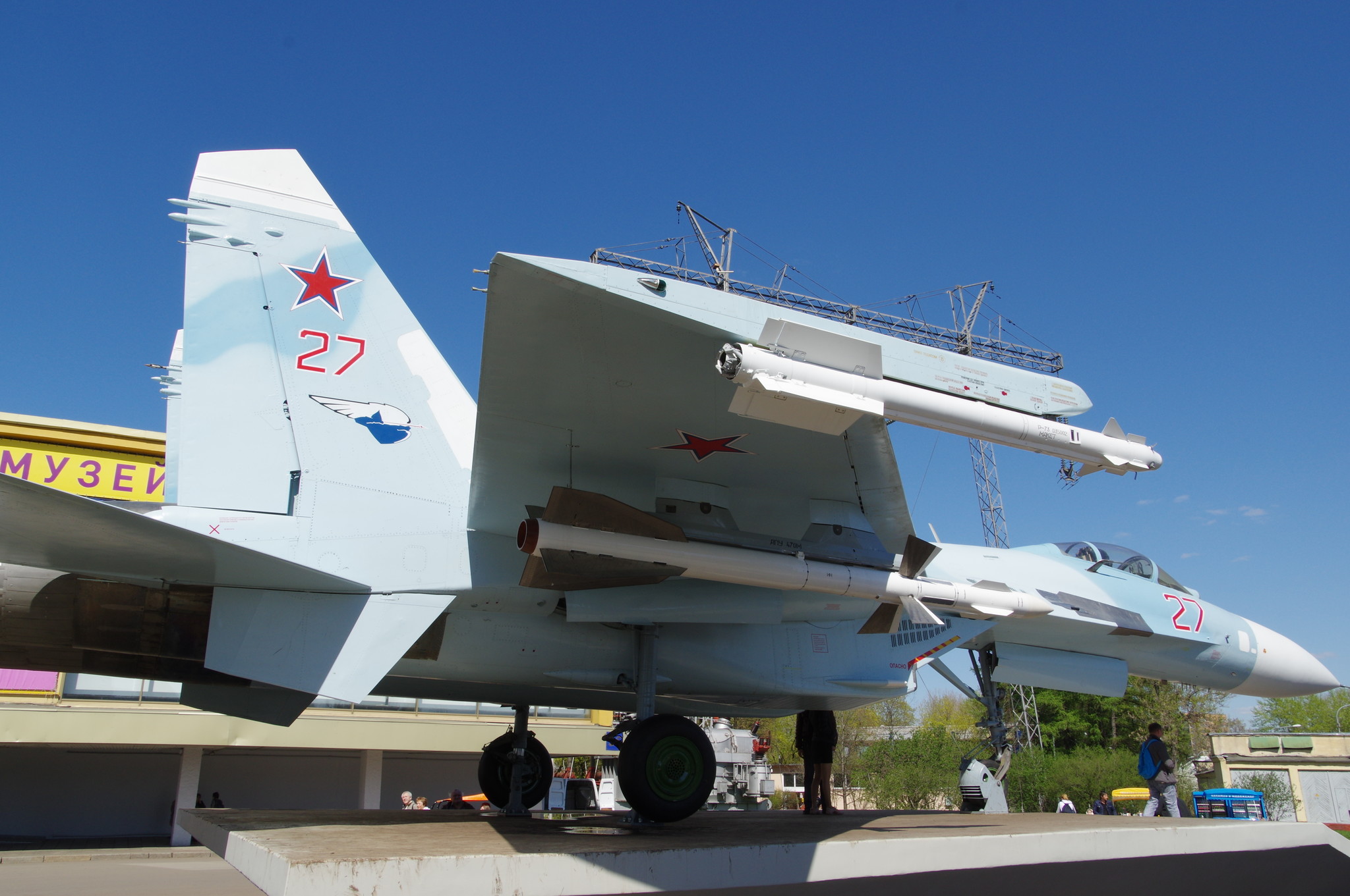 Всепогодный сверхзвуковой тяжёлый истребитель Су-27